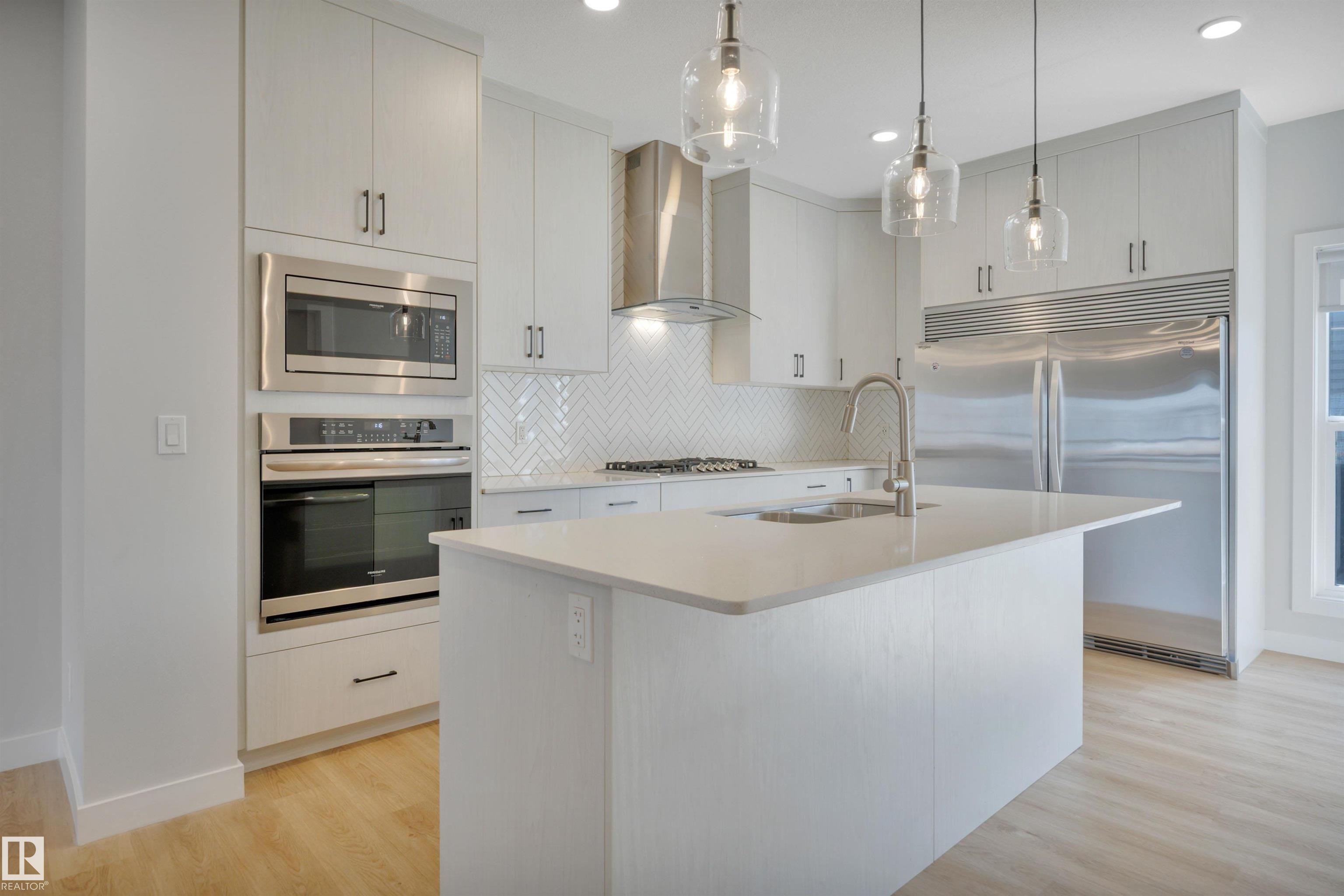 4037 Hawthorn Li Link SW, Edmonton, AB T6X 2Y8