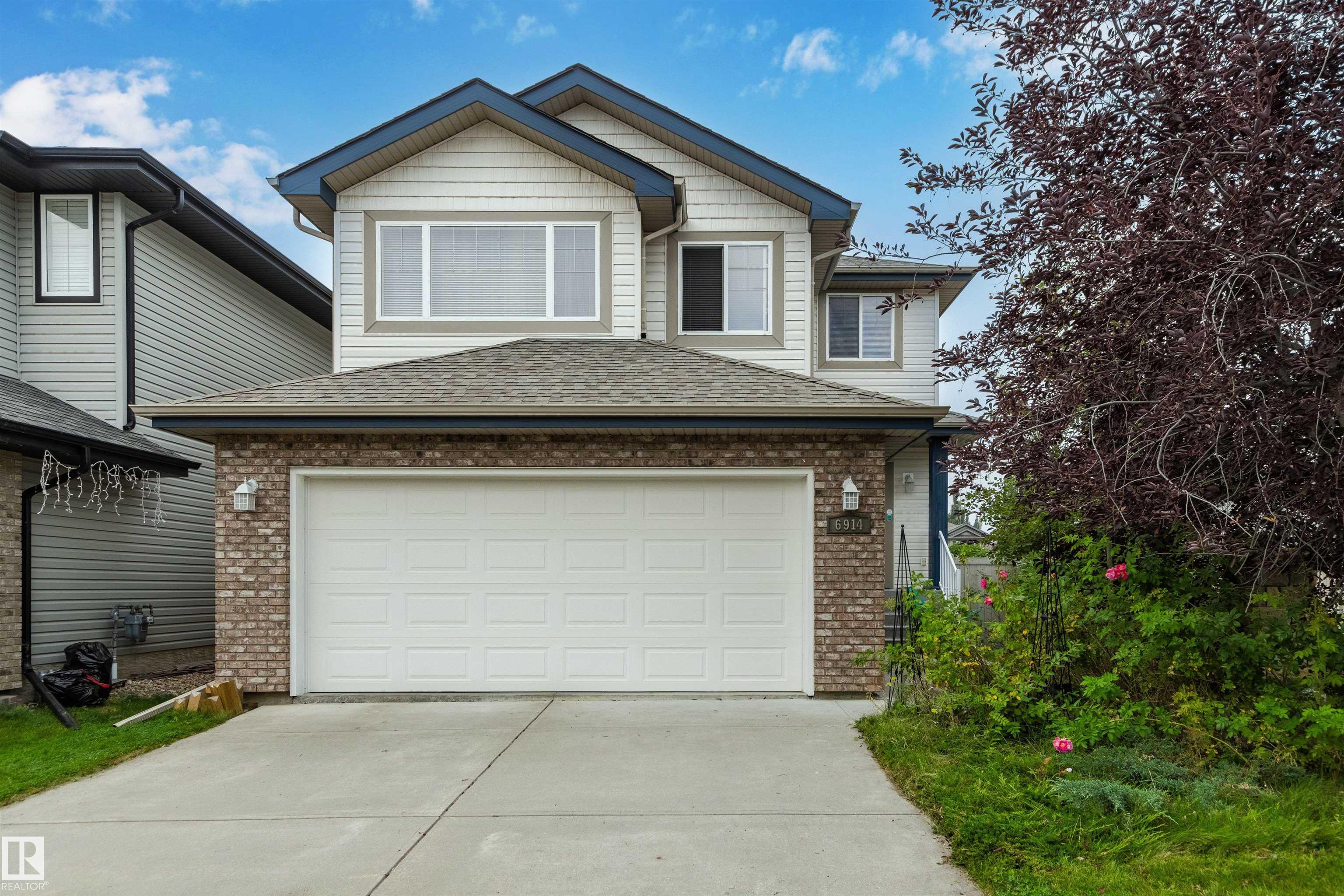 6914 Strom Ln NW, Edmonton, AB T6R 0G3
