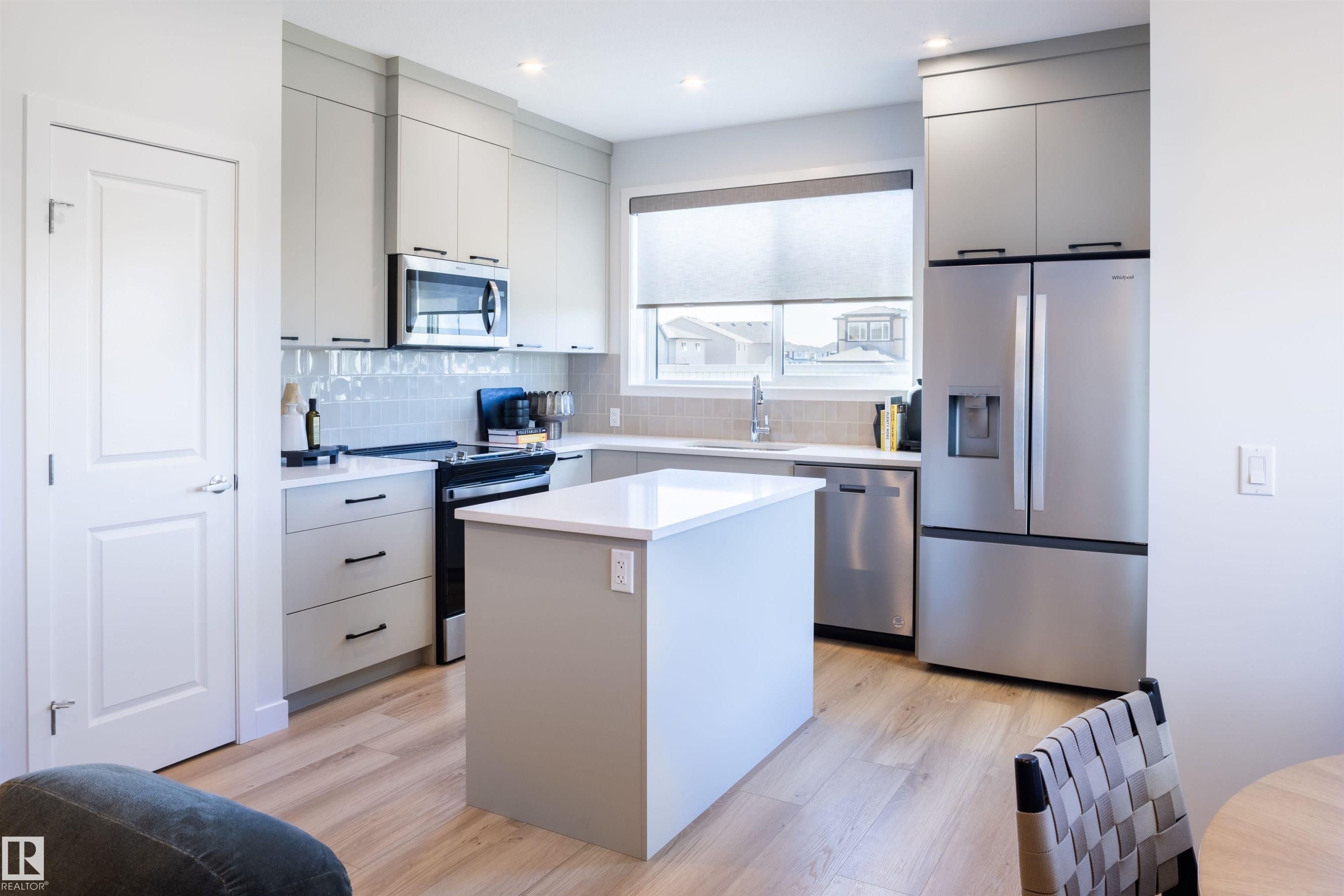 837 Rowan Cl Close SW, Edmonton, AB T6X 3J4