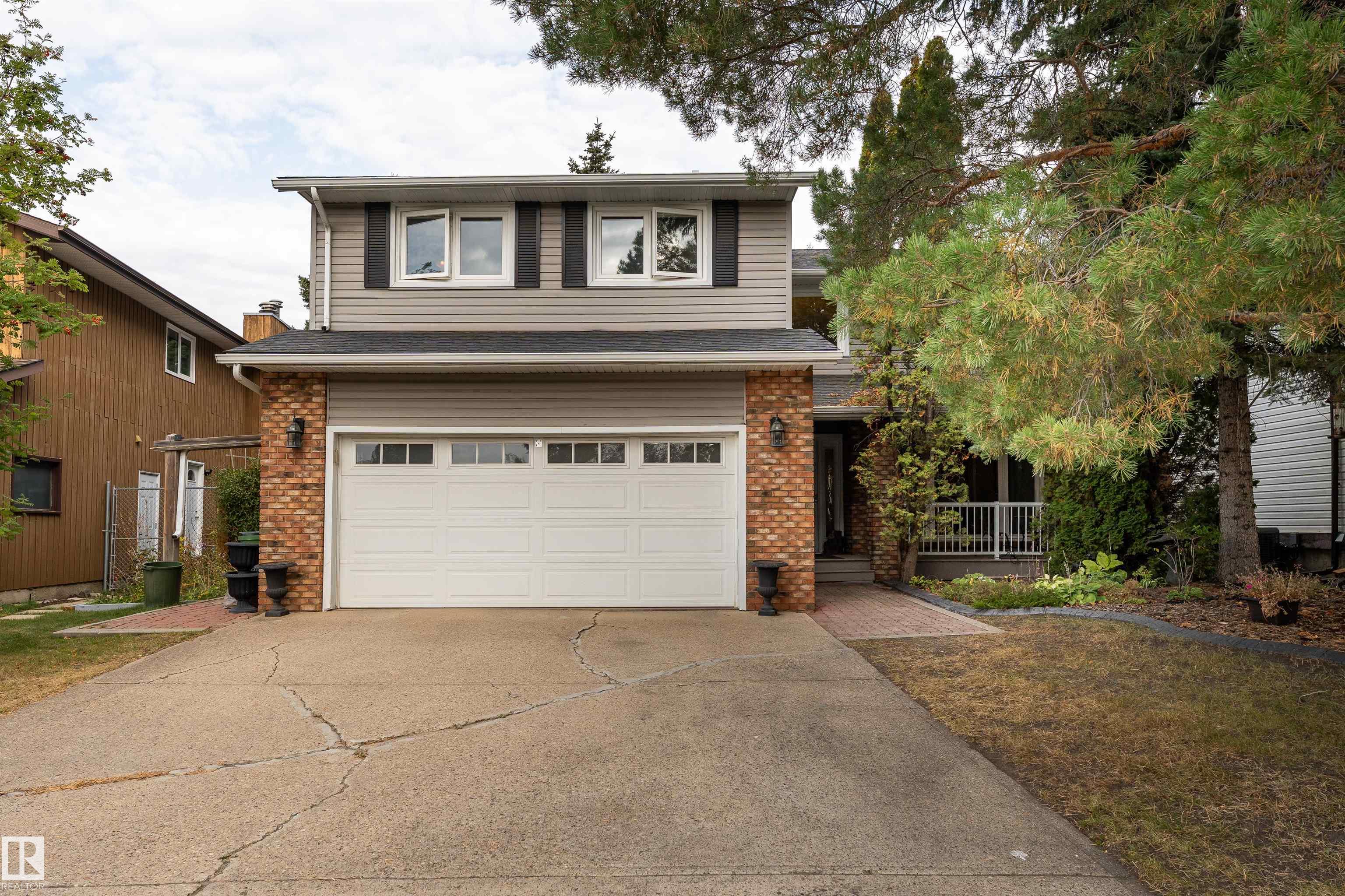 39 Av Nw Unit 5310 Ave #b, Edmonton, AB T6L 1P1