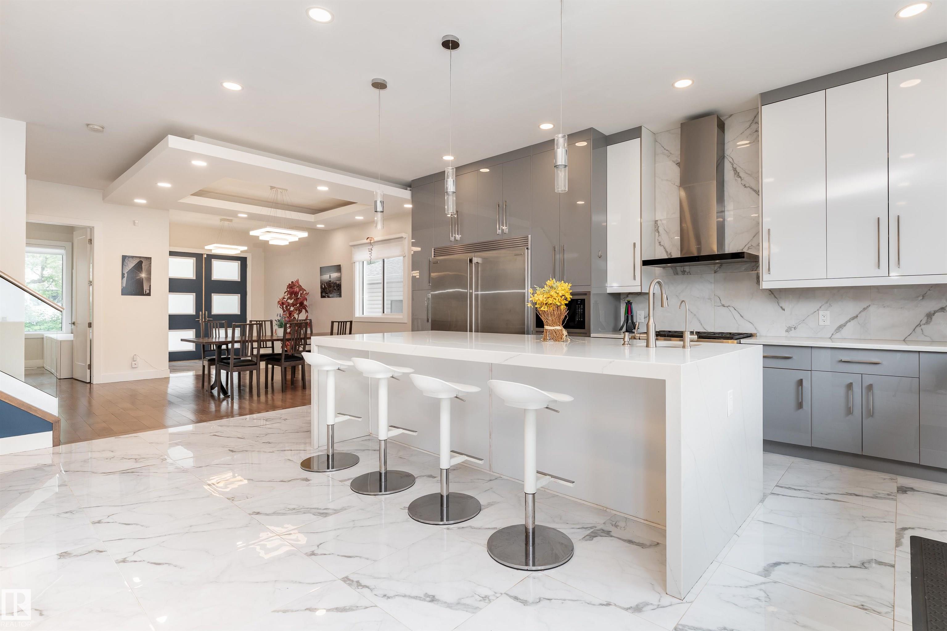 106 St Nw Unit 7306 St, Edmonton, AB T6E 4V8