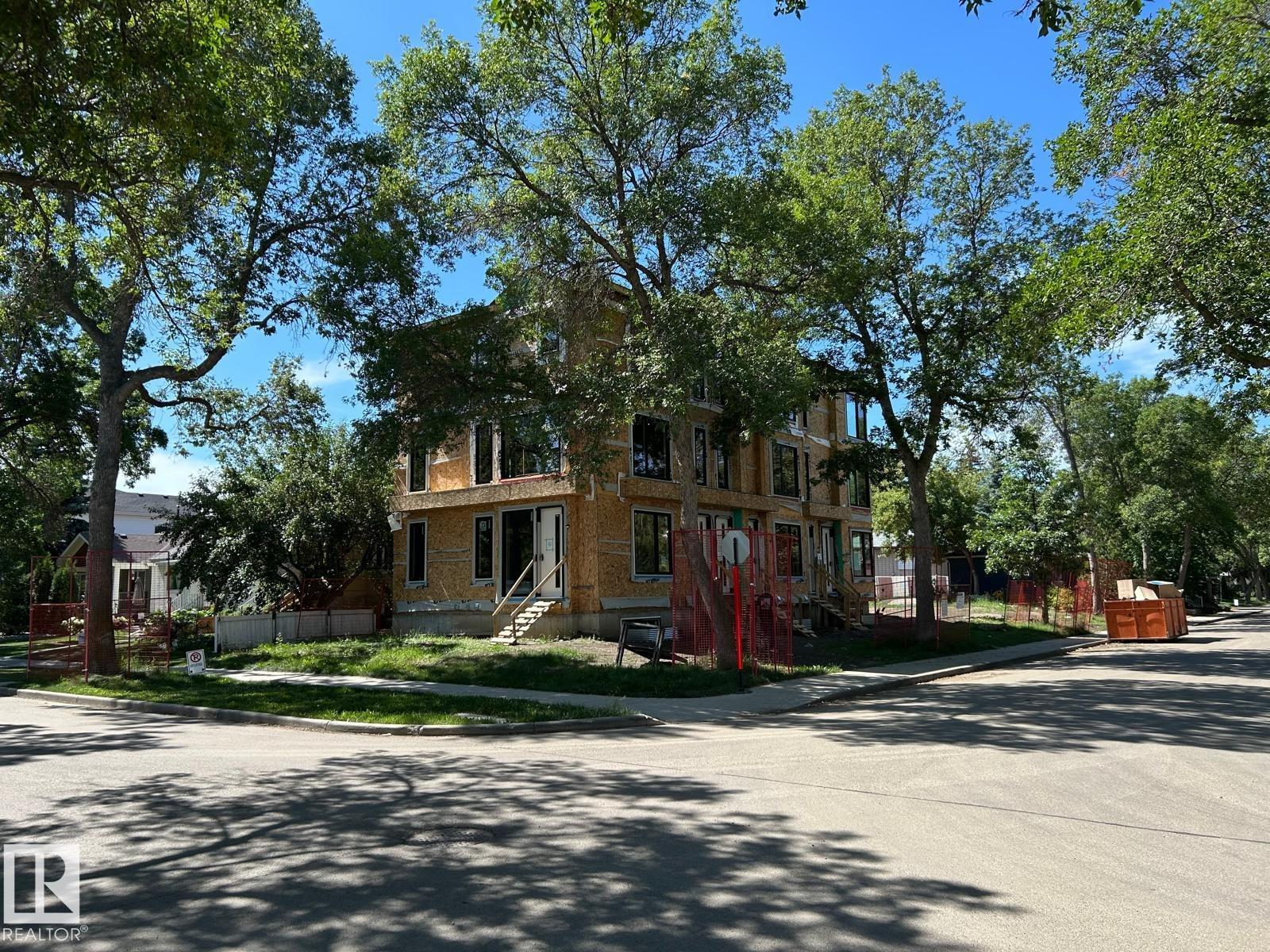 94 Av Nw Unit 8903 Ave, Edmonton, AB T6C 1W6