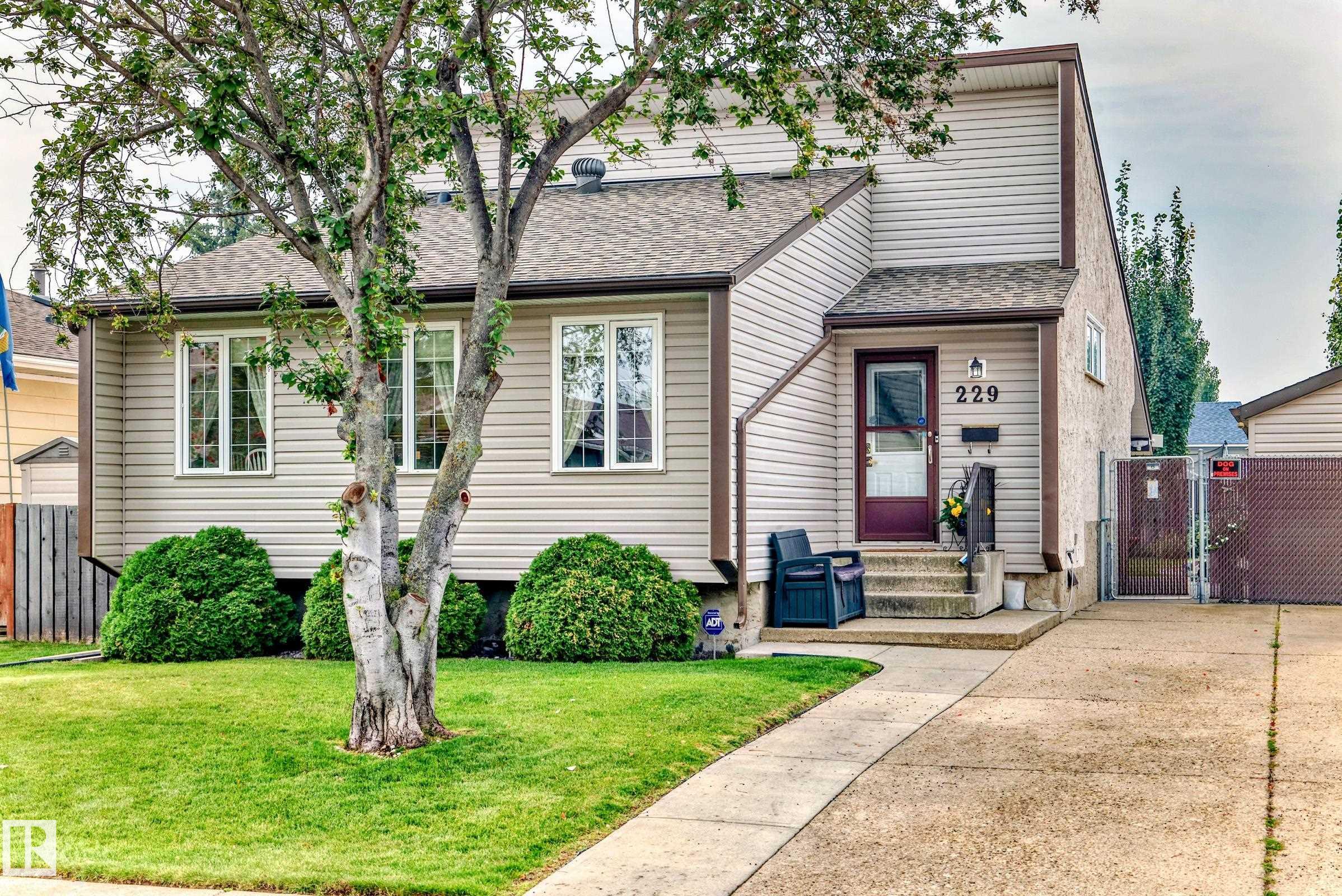 229 Warwick Rd NW, Edmonton, AB T5X 4R1