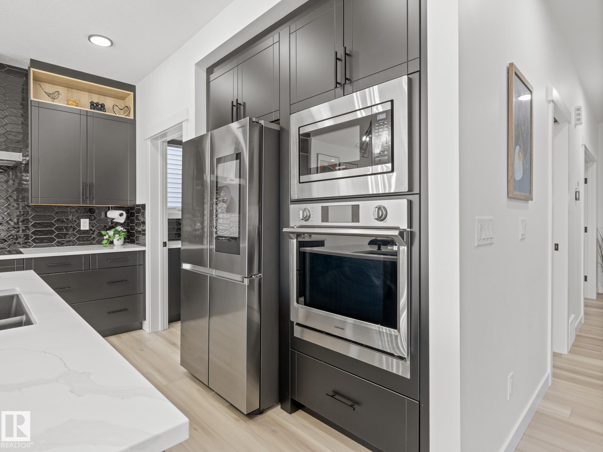 22 Av Nw Unit 19107 Ave, Edmonton, AB T6M 1R1