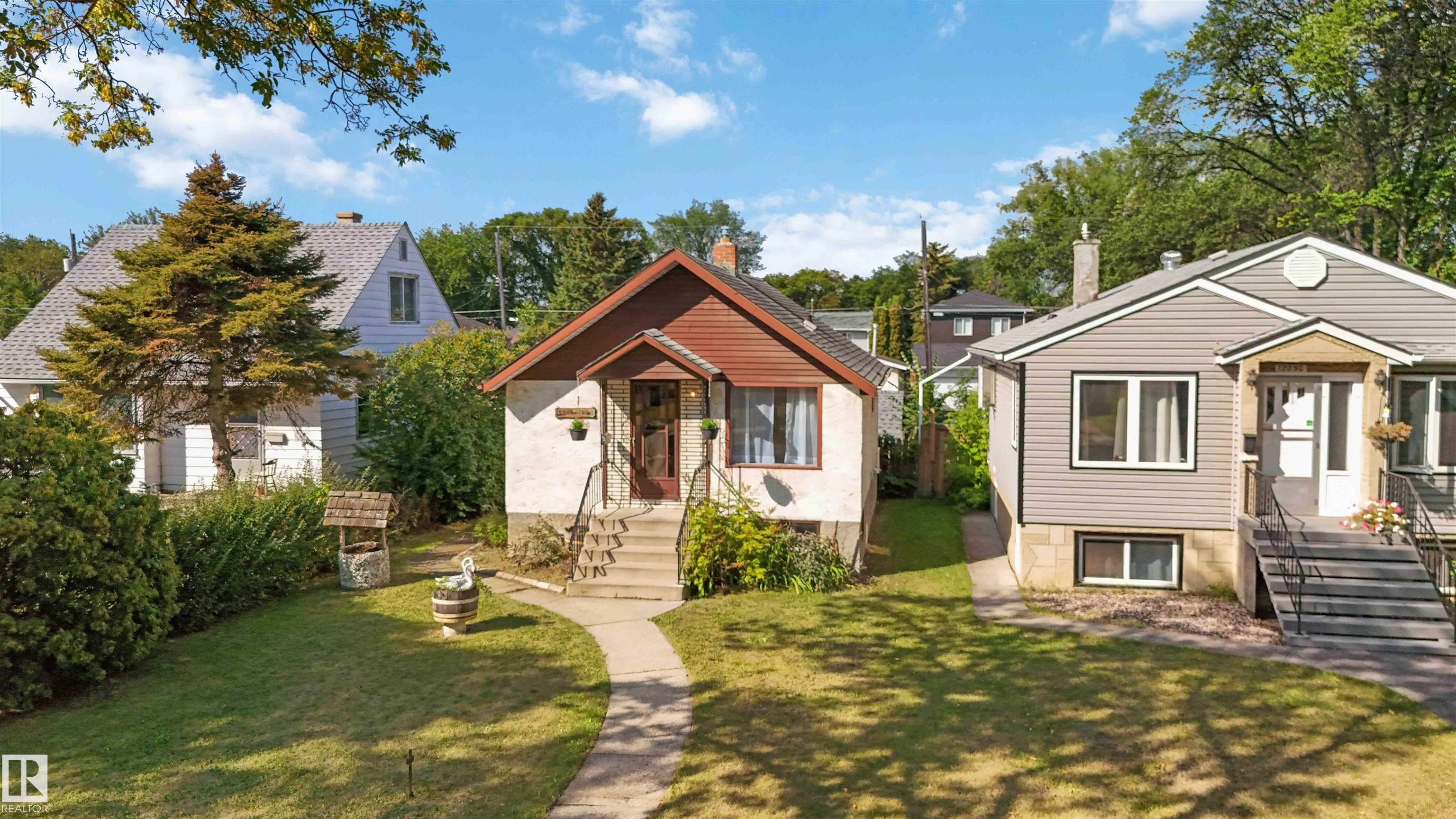 105 St Nw Unit 12248 St, Edmonton, AB T5G 2N8