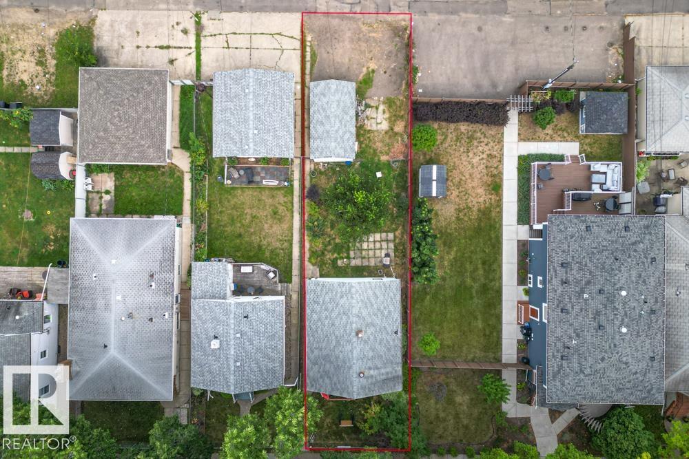 81 Av Nw Unit 9818 Ave, Edmonton, AB T6E 1W3