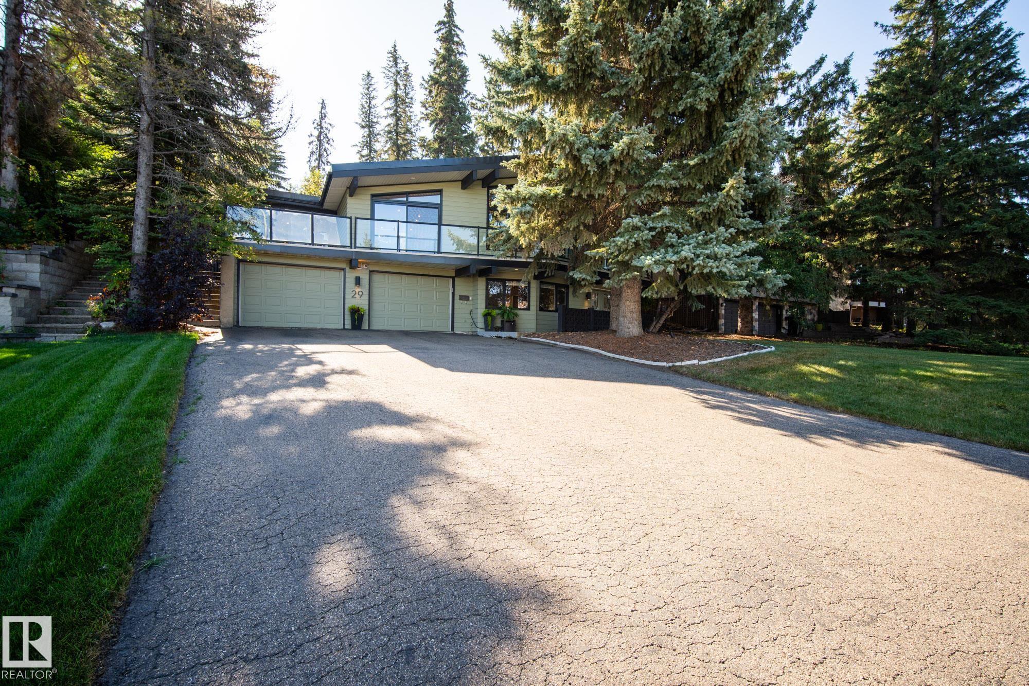 29 Manchester Dr, Sherwood Park, AB T8A 0T3