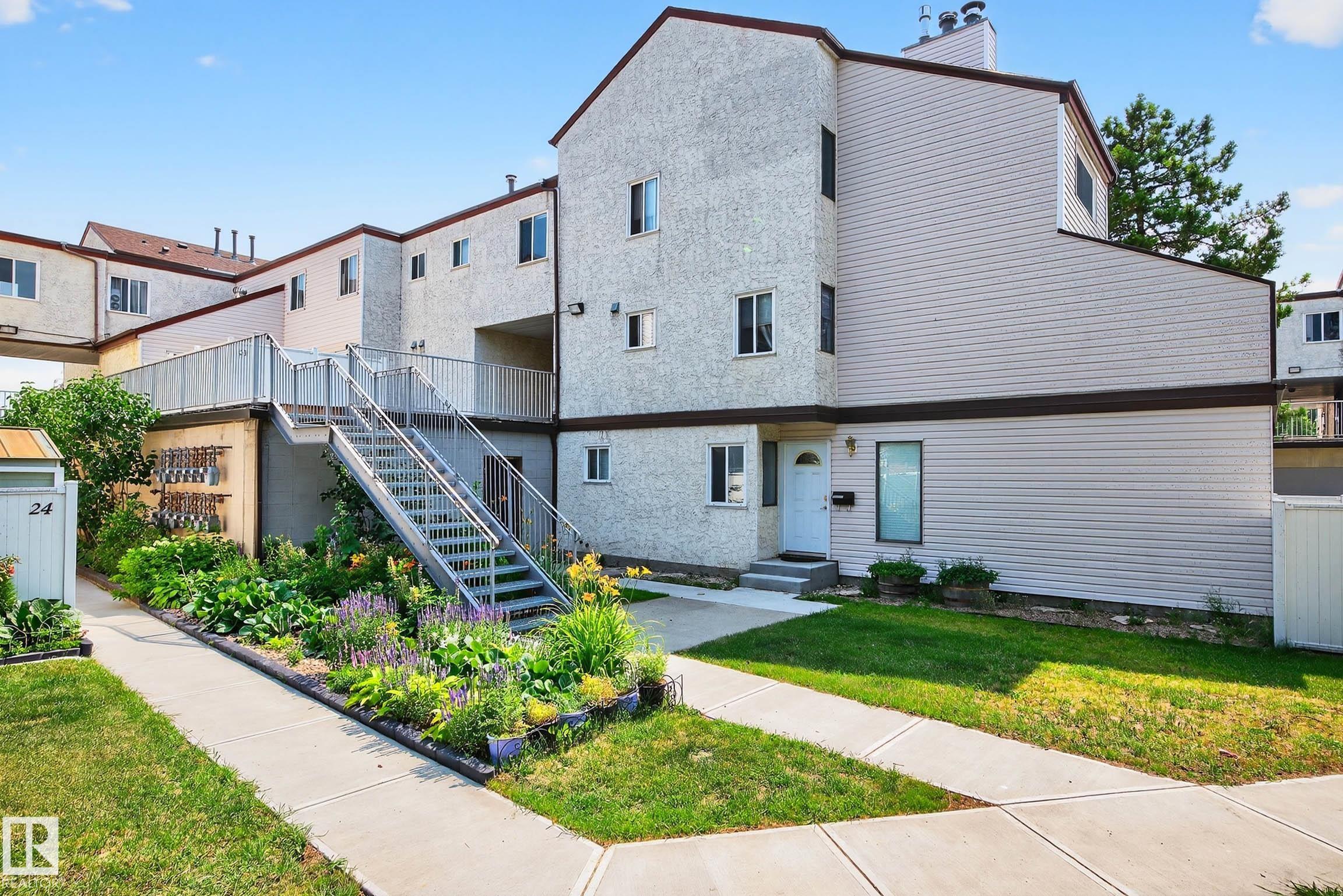 37 Lancaster Tc Ter NW, Edmonton, AB T5X 5S3