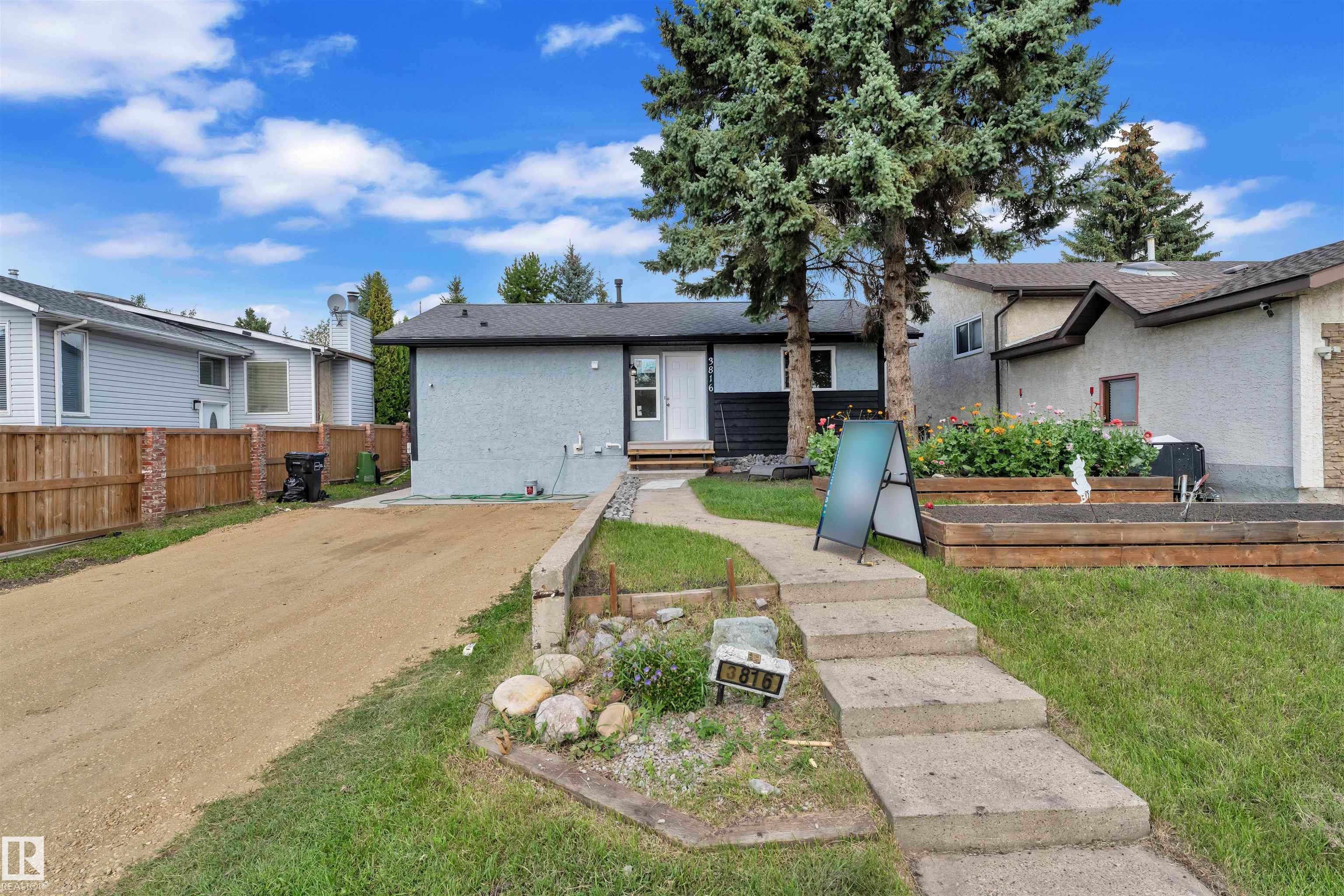 17 Av Nw Unit 3816 Ave #b, Edmonton, AB T6L 3B9
