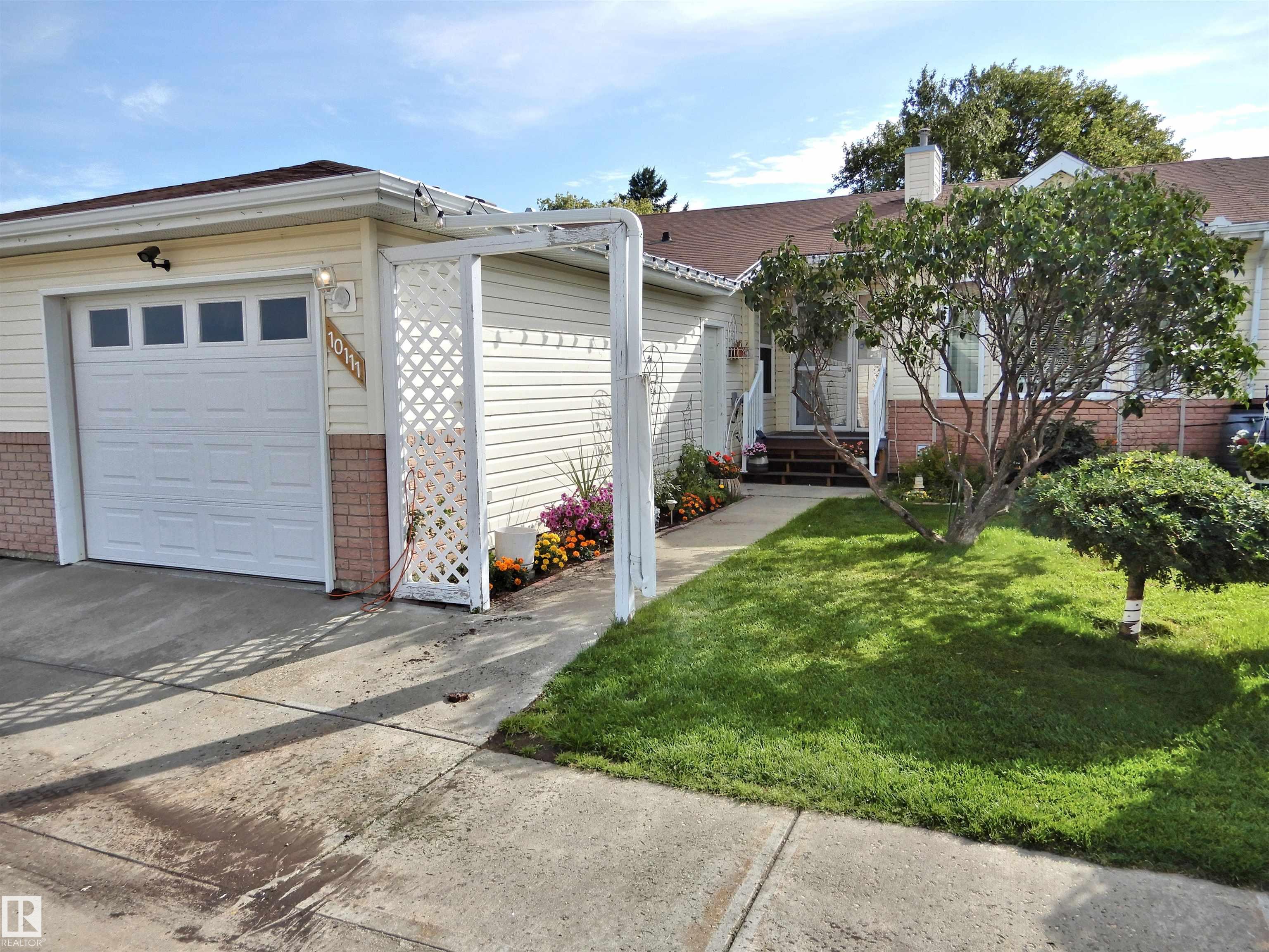 105 St Unit 10111 St, Morinville, AB T8R 1V8