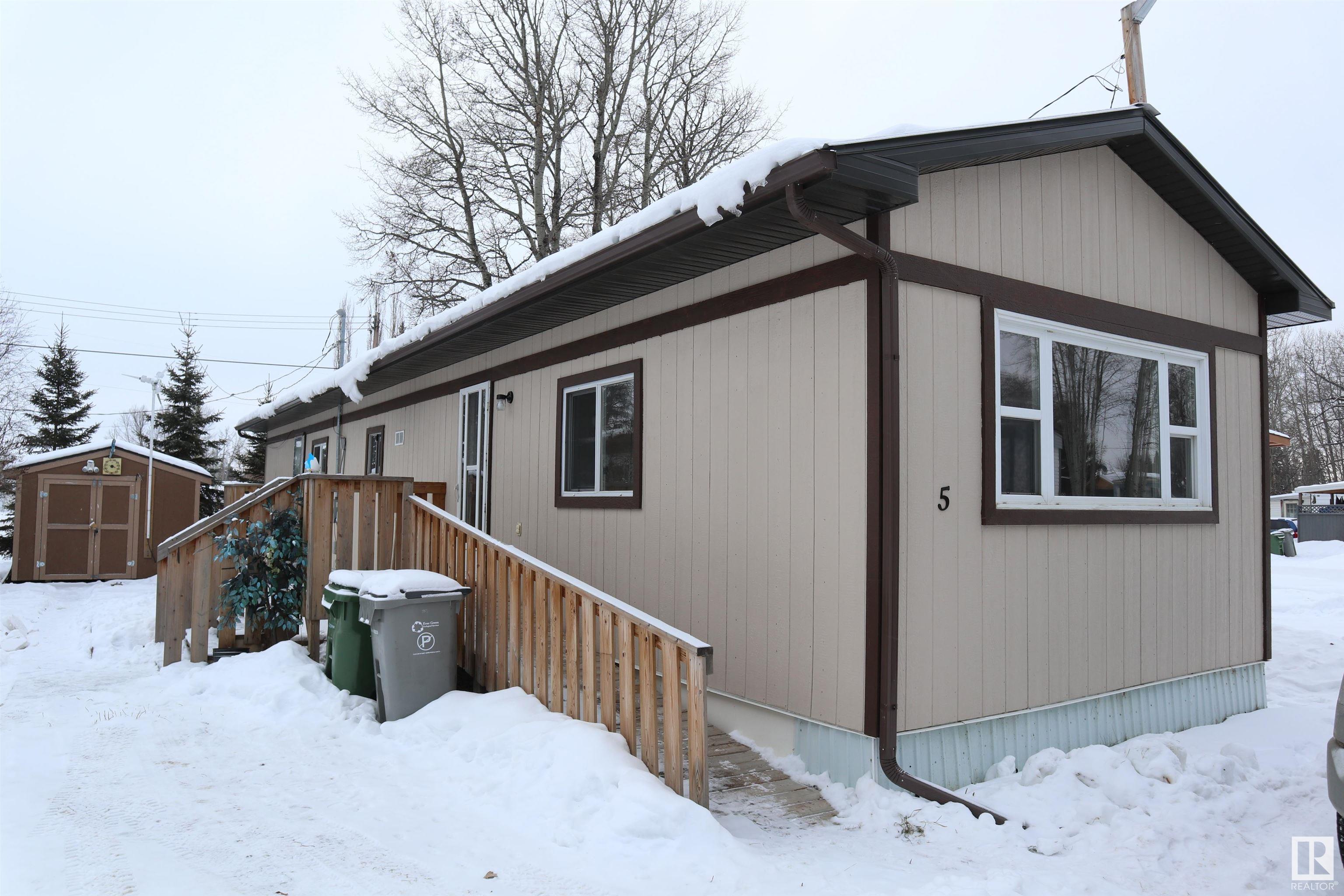 4716 53 Avenue #5, Breton, AB T0C 0P0