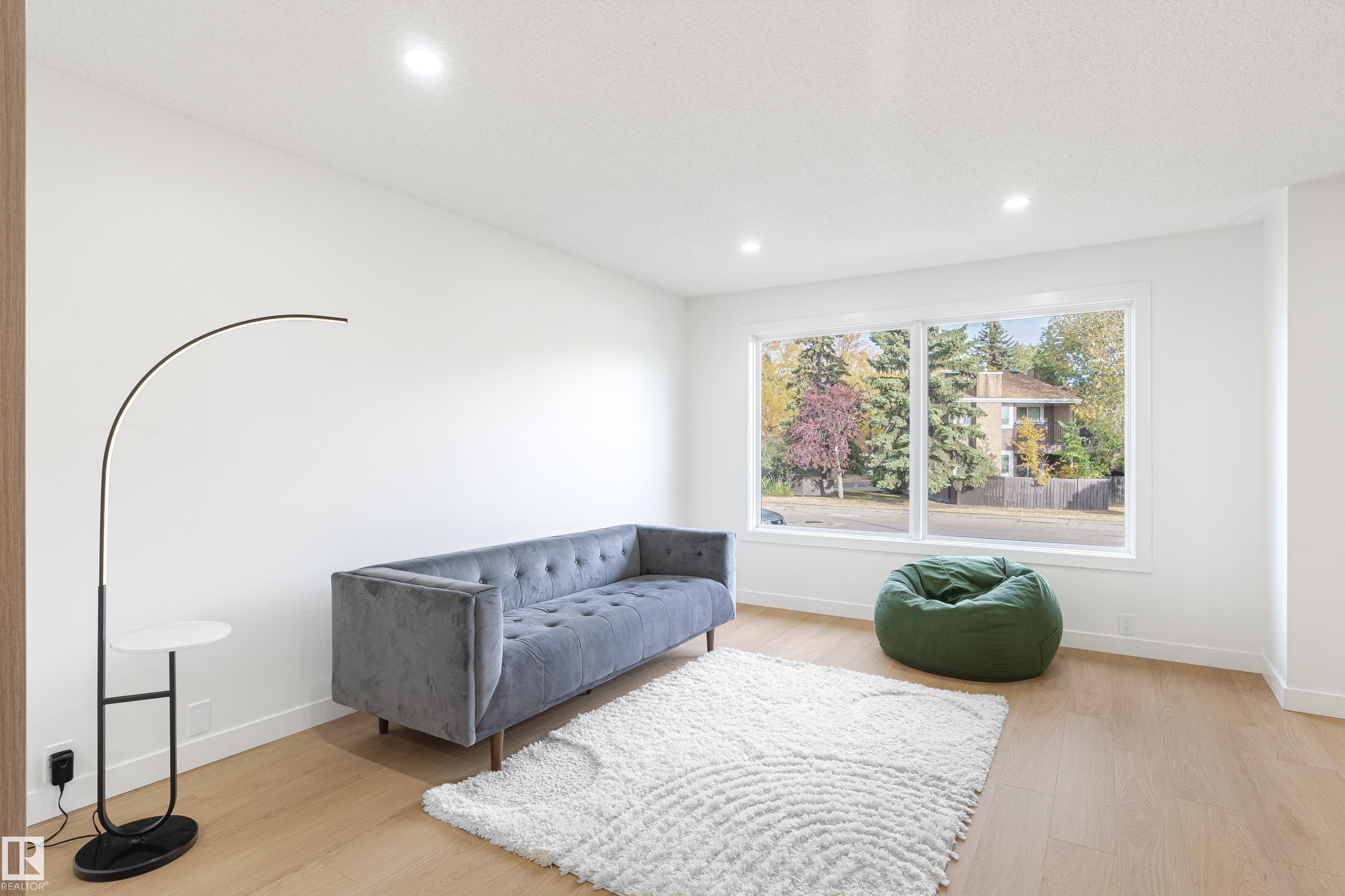 96 Av Nw Unit 18031 Ave, Edmonton, AB T5T 2Z3