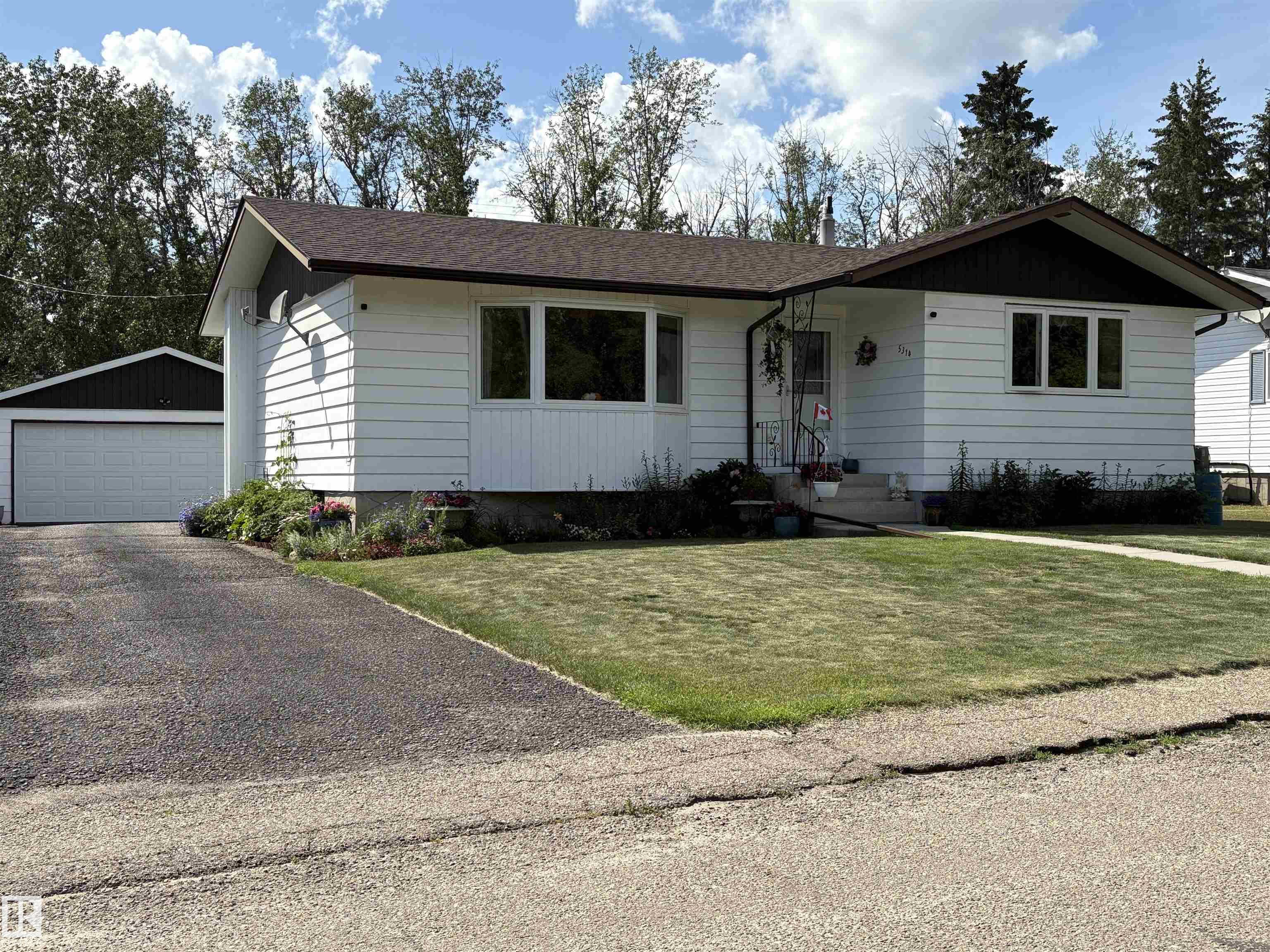 52 St Unit 5314 St, Elk Point, AB T0A 1A0