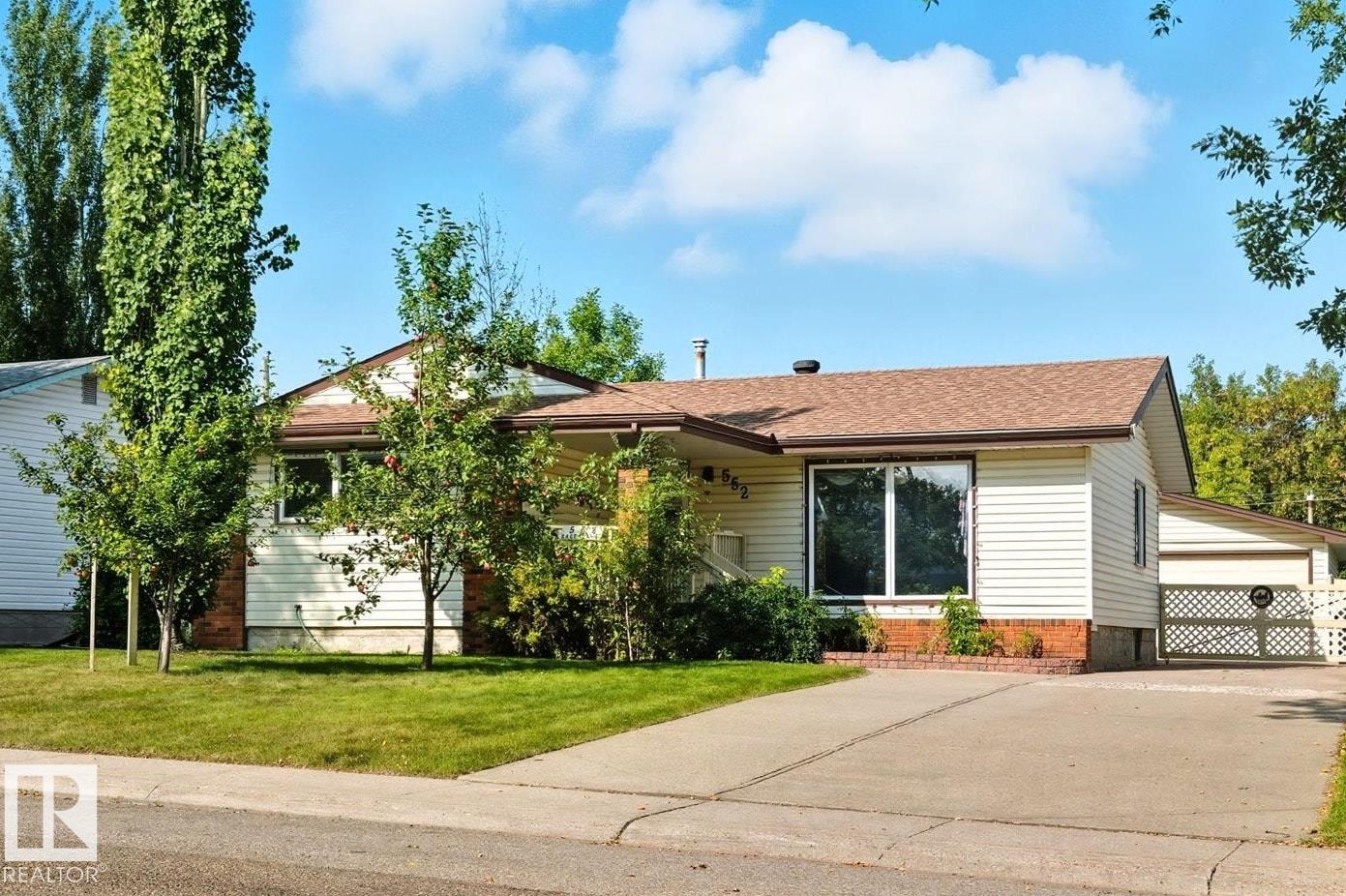 552 Sage Cres, Sherwood Park, AB T8A 1R5