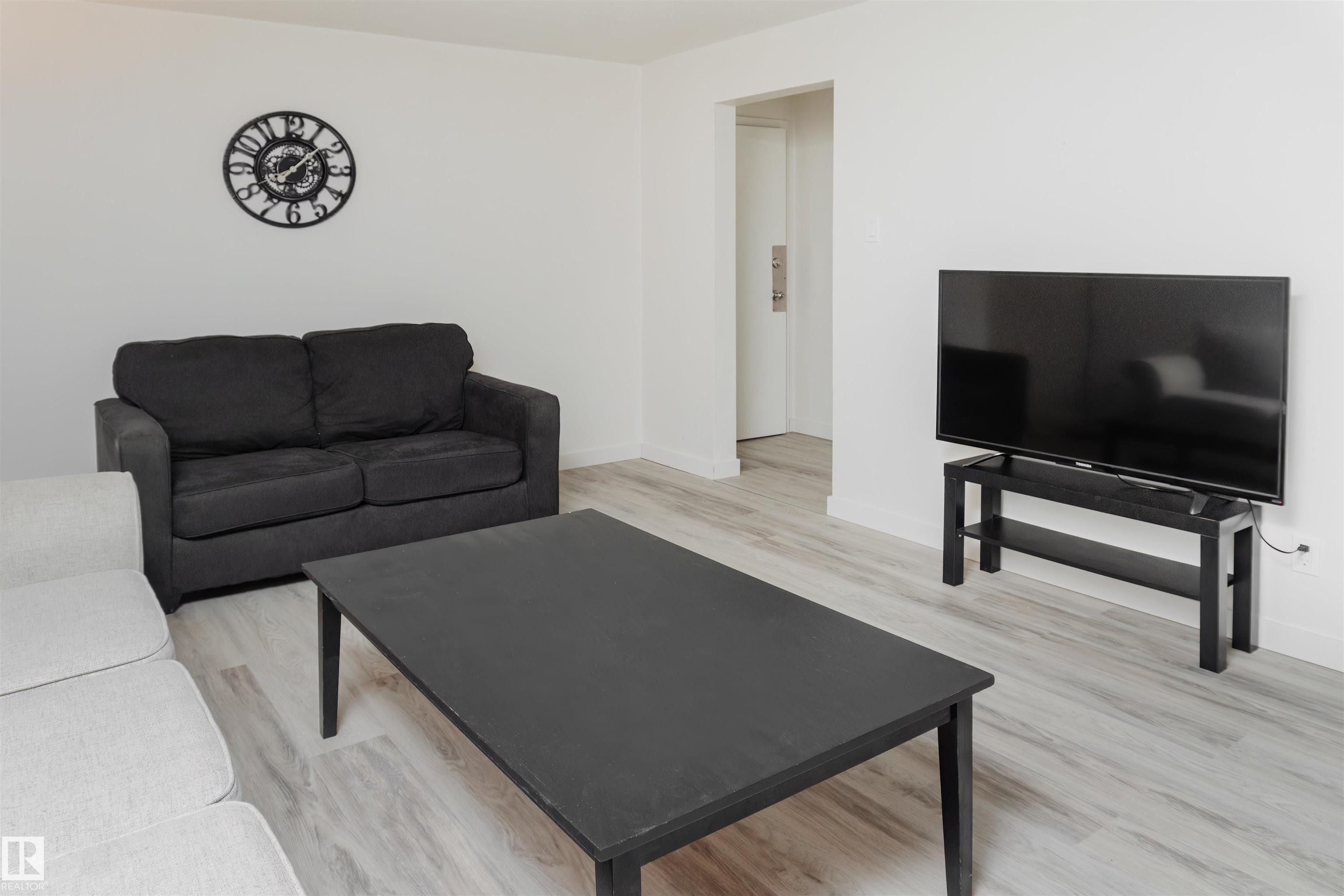 81 Av Nw Unit 7204 Ave, Edmonton, AB T6B 0E2