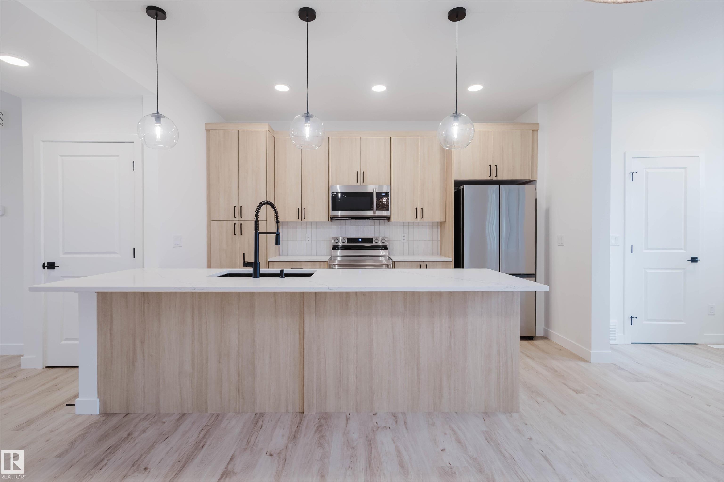 2130 Crossbill Ln NW, Edmonton, AB T5S 0W3
