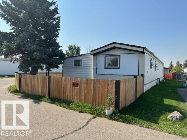1121 Lakeland Vw, Sherwood Park, AB T8H 1J7