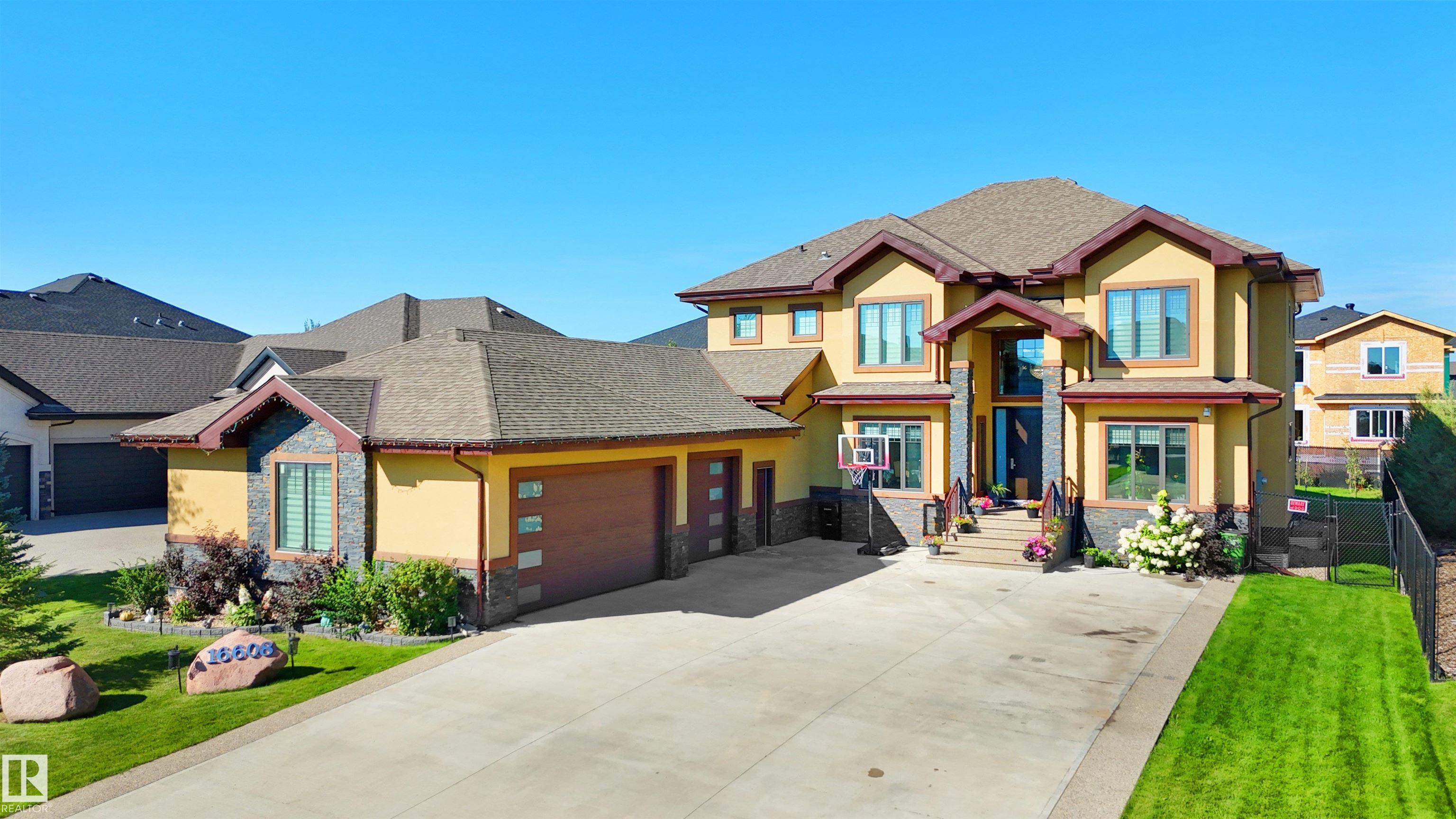 9 St Ne Unit 16608 St, Edmonton, AB T5Y 0P6