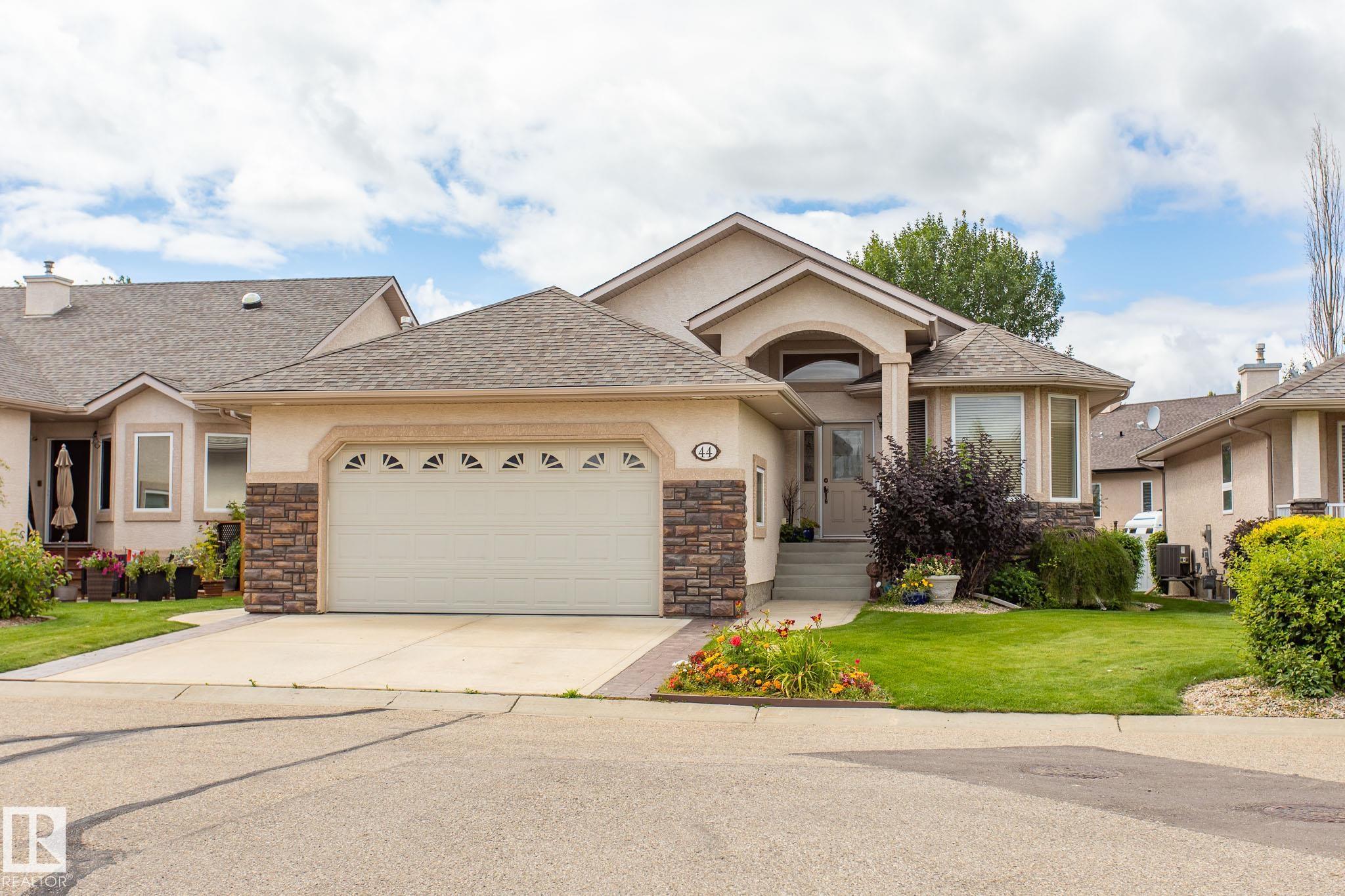 173 Austin Dr Unit 44 Dr, Red Deer, AB T4R 3J3