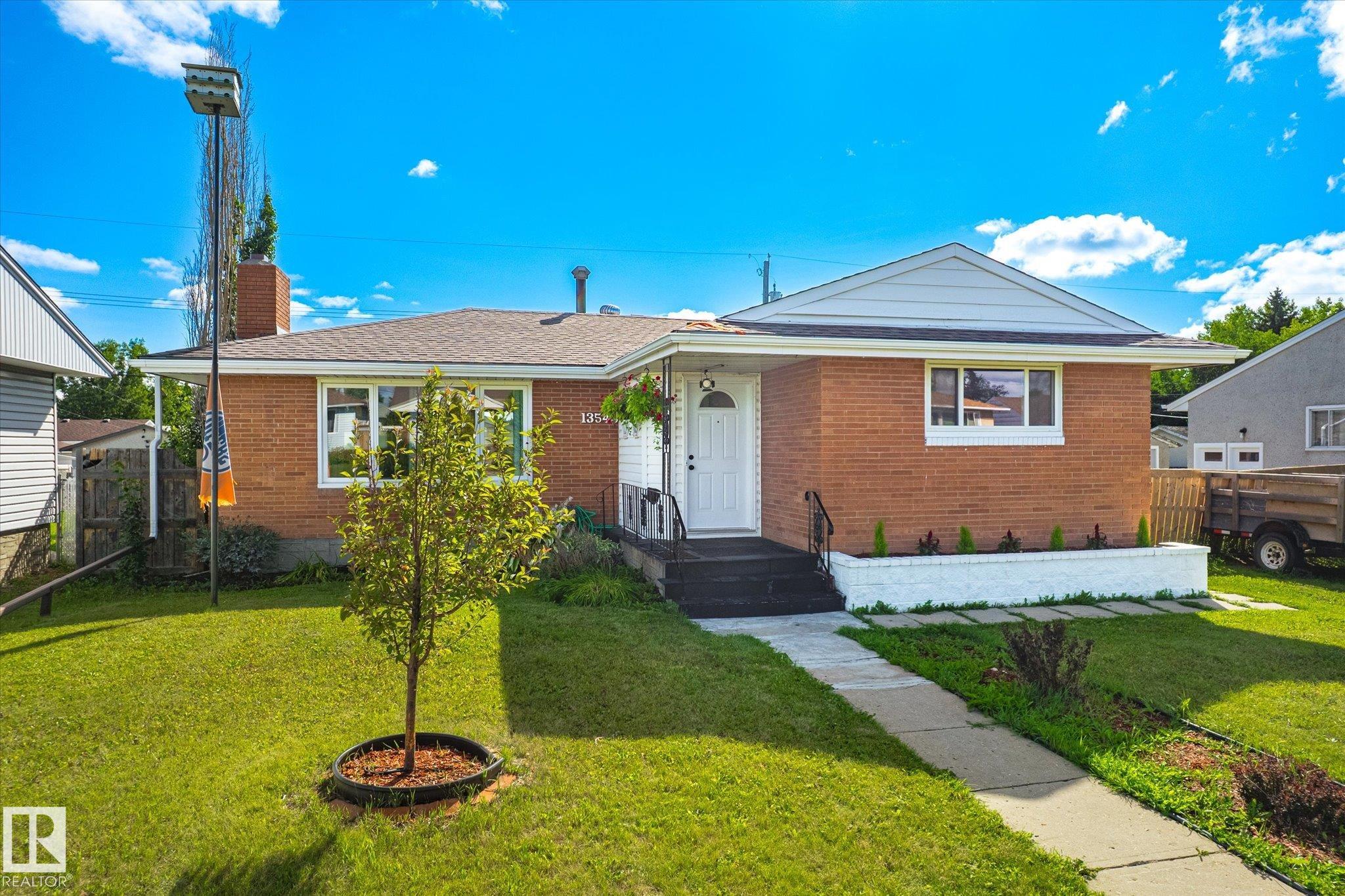 139 St Nw Unit 13543 St, Edmonton, AB T5L 2C5