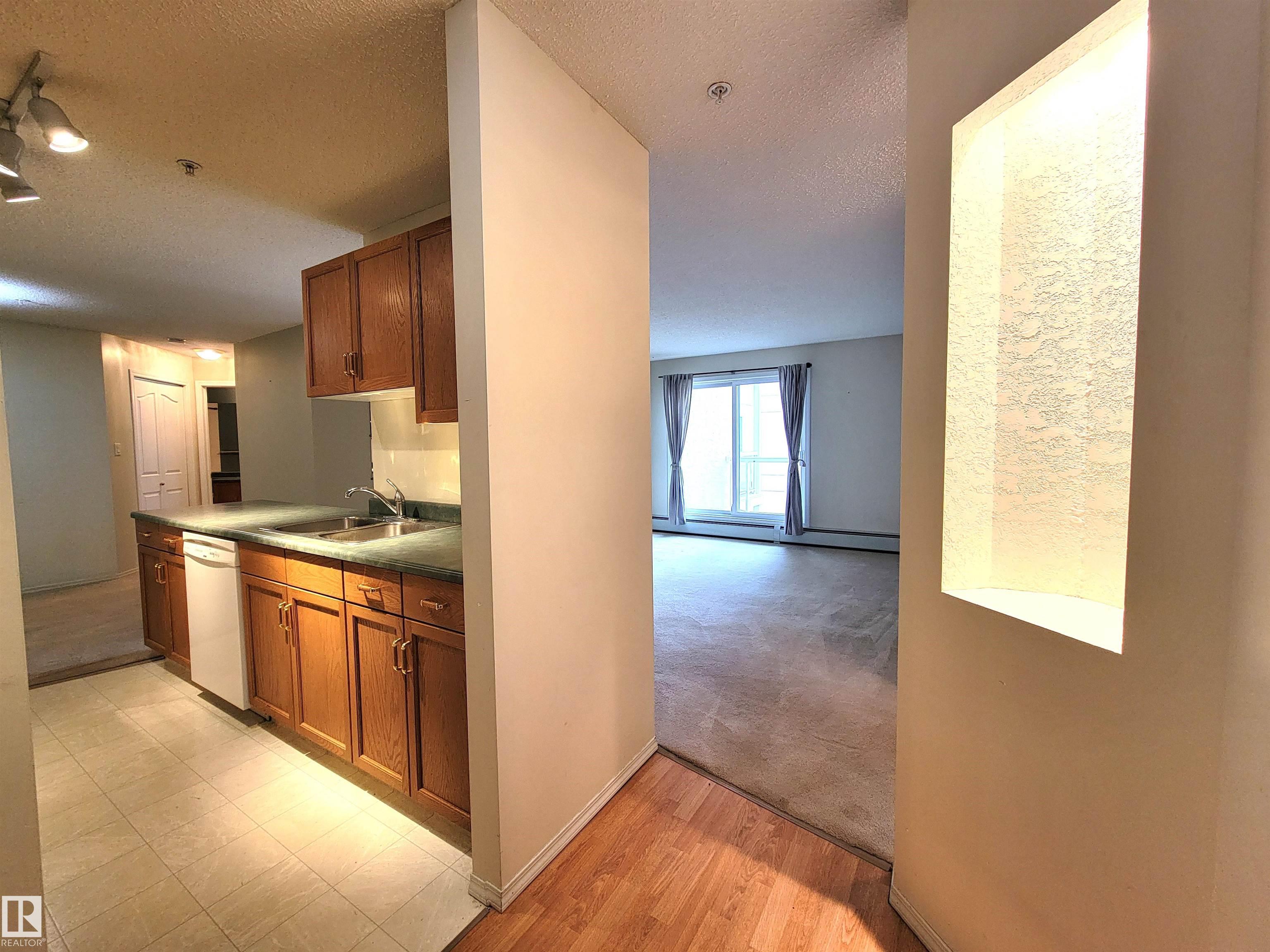 10511 42 Avenue Northwest #312, Edmonton, AB T6J 7G8