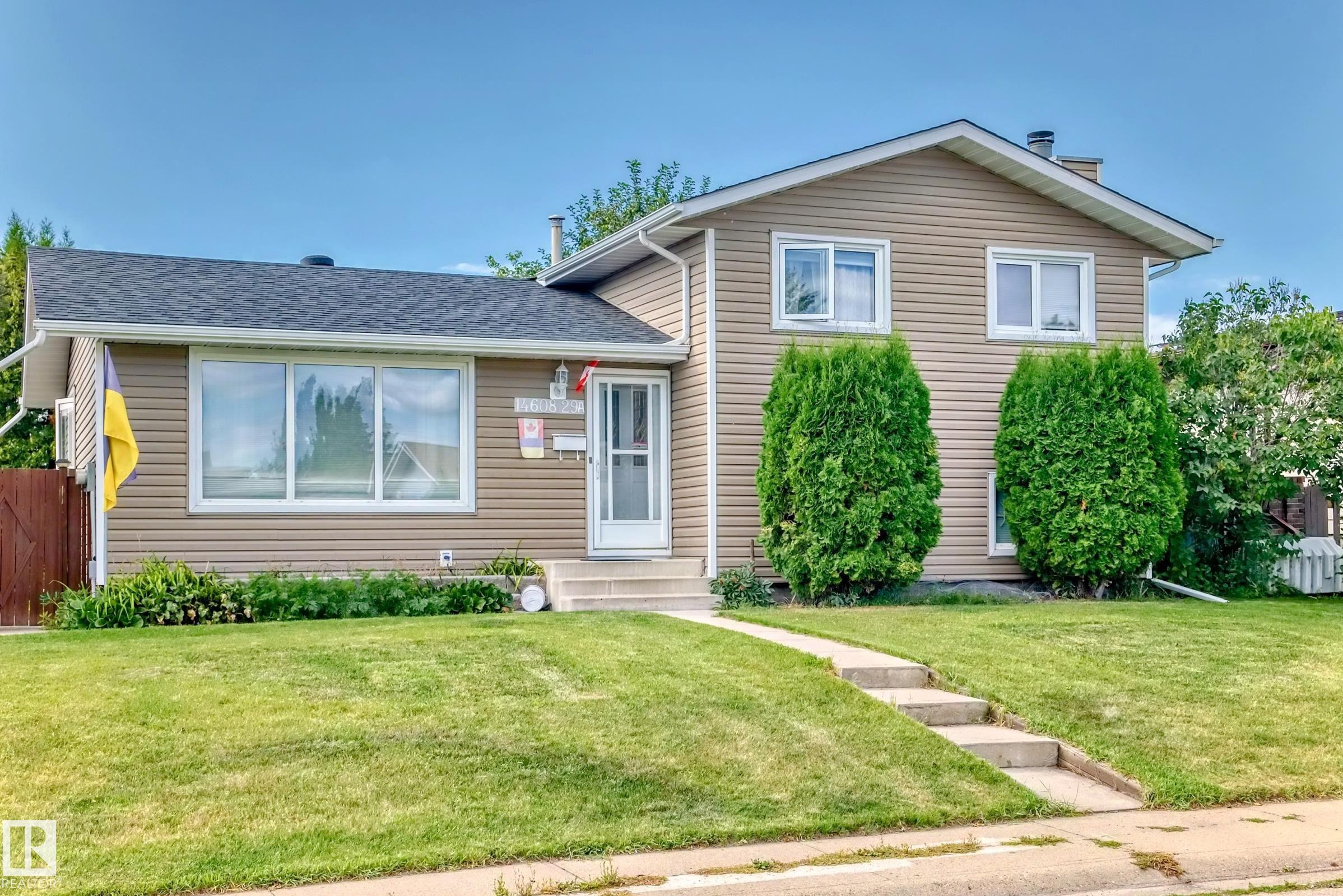 29 St Nw Unit 14608 St #a, Edmonton, AB T5Y 2A2