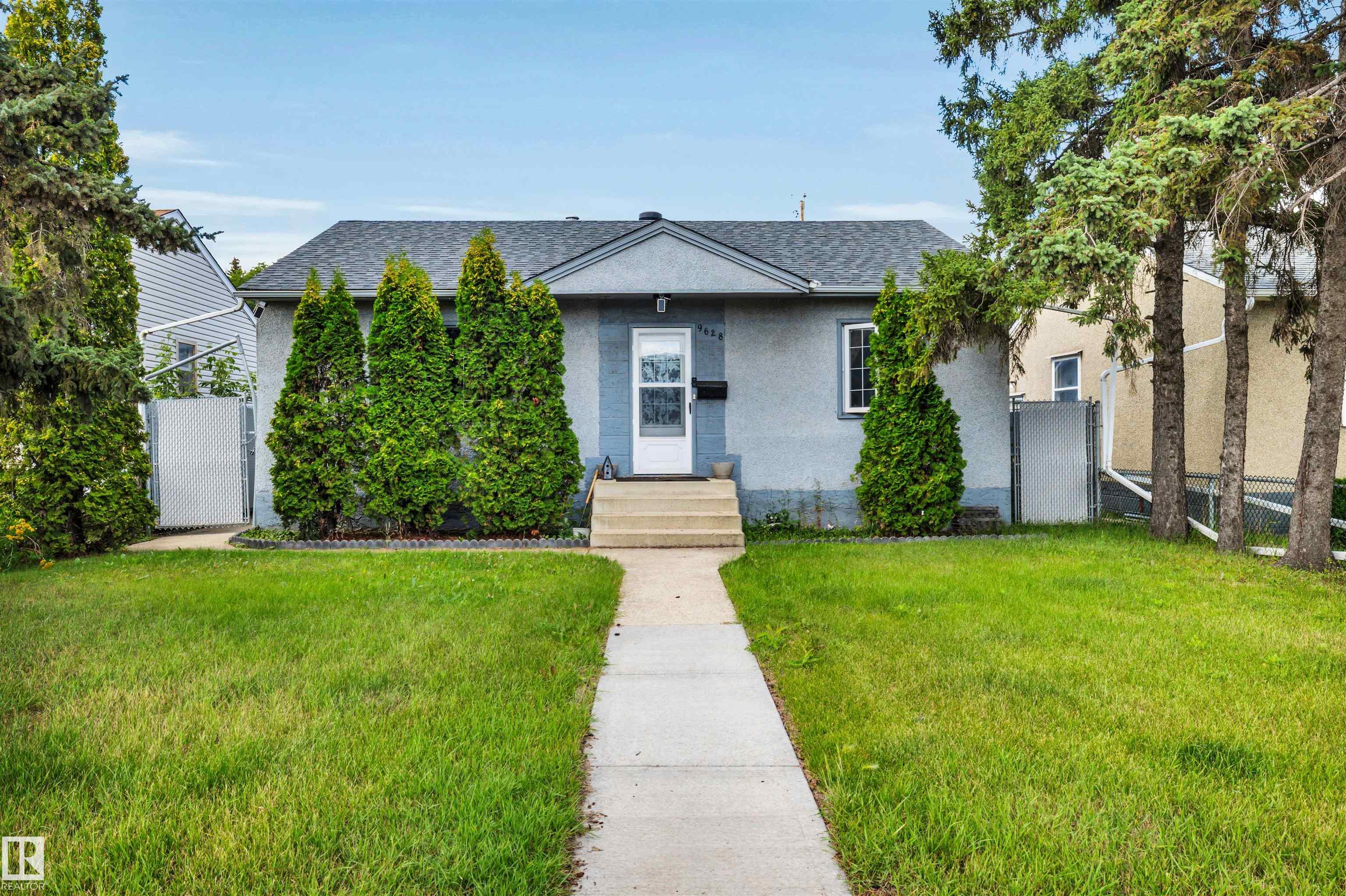 63 Av Nw Unit 9628 Ave, Edmonton, AB T6E 0G5