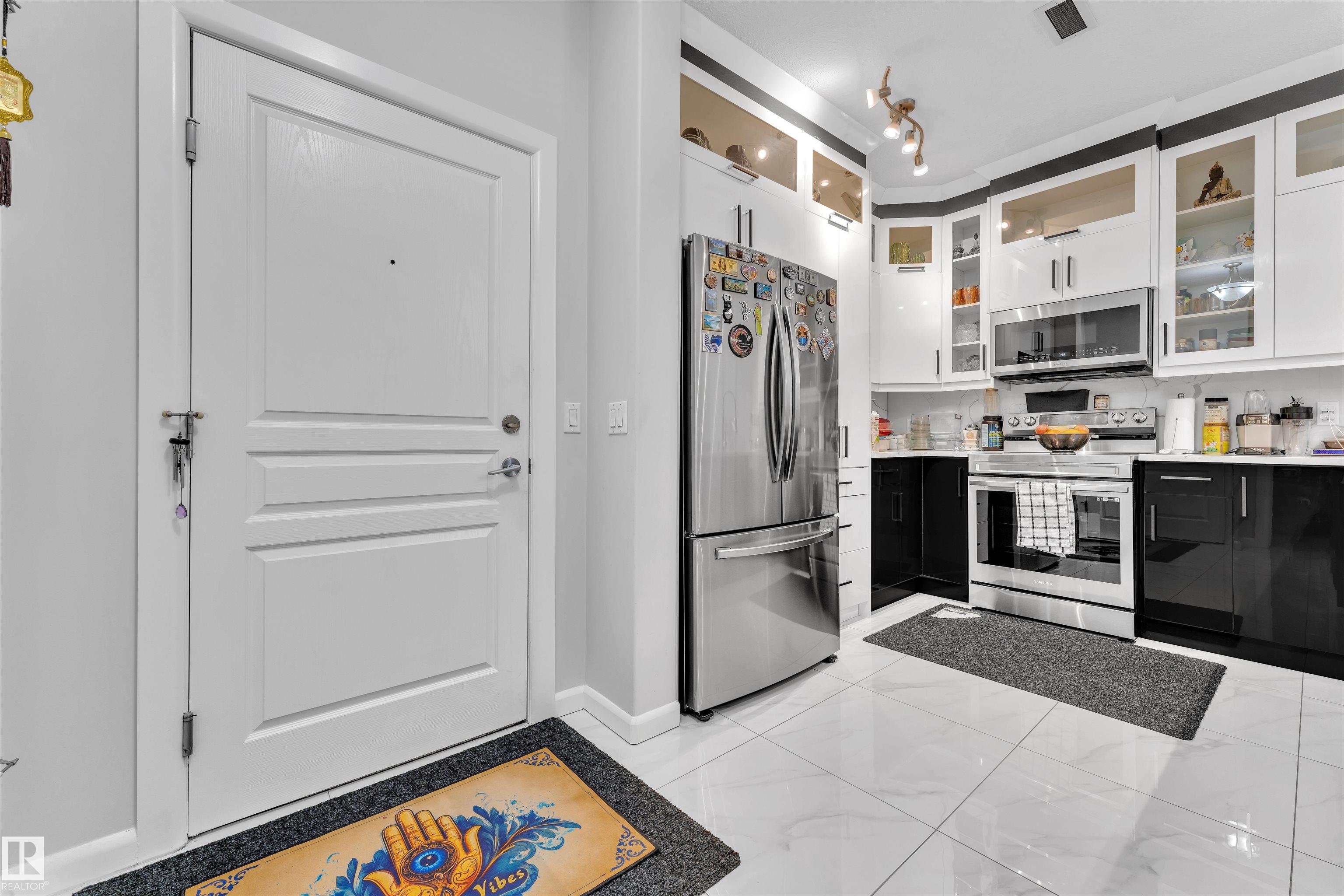 160 Magrath Rd NW, Edmonton, AB T6R 3T7