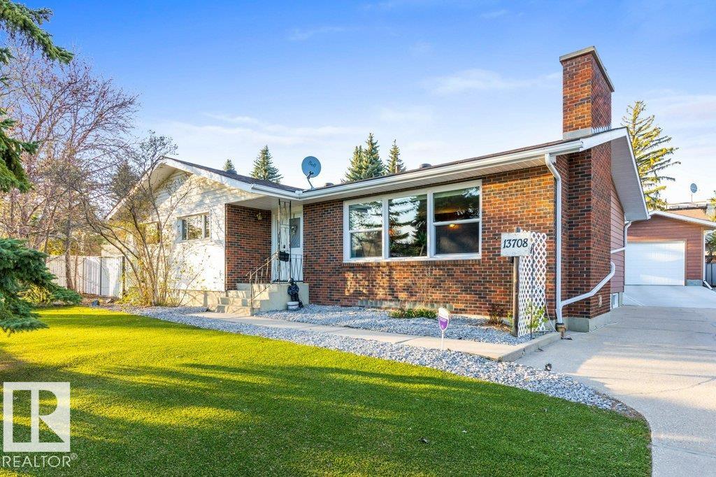 13708 Buena Vista Rd NW, Edmonton, AB T5R 5R6