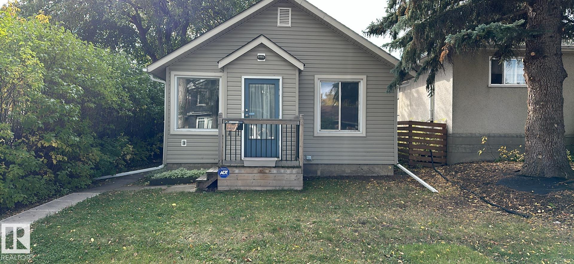 64 Av Nw Unit 10657 Ave, Edmonton, AB T6H 1T1