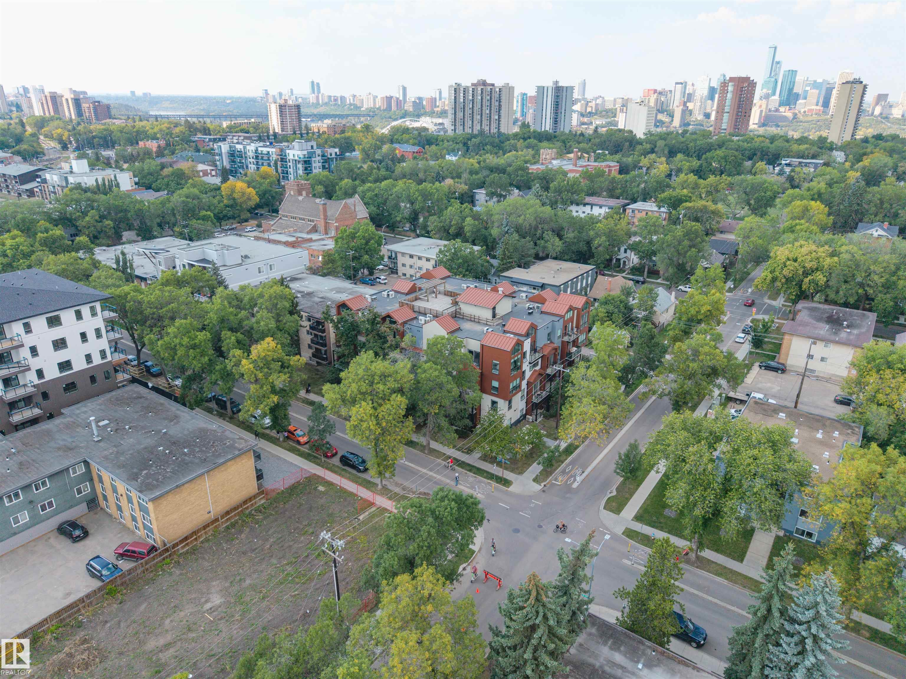 10006 83 Avenue Northwest #204, Edmonton, AB T6E 2C2