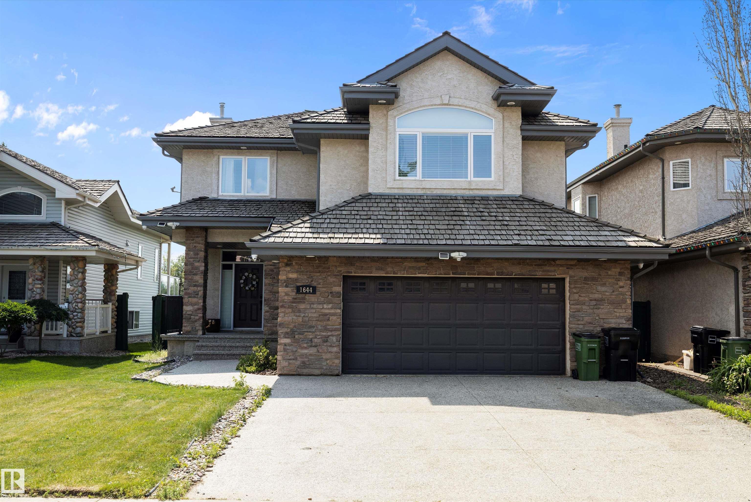 1644 Hector Rd NW, Edmonton, AB T6R 3G9