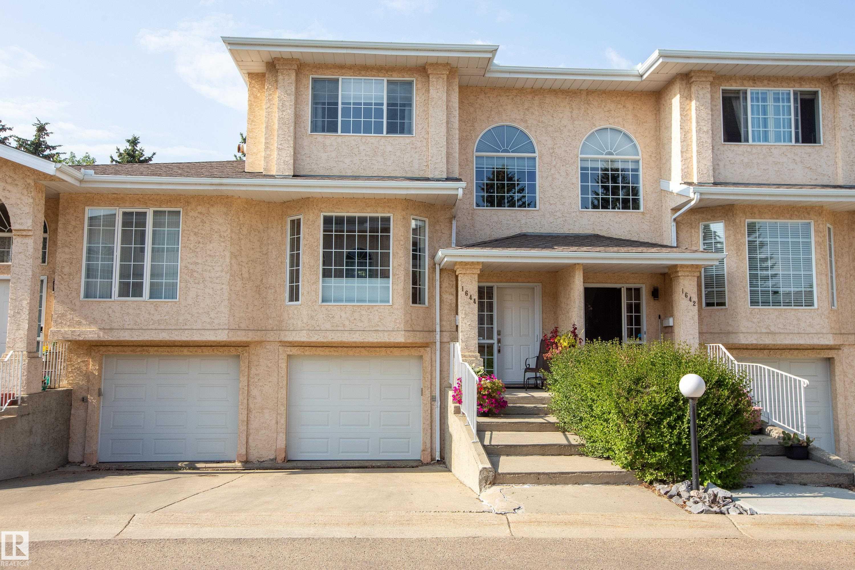 1644 Jamha Rd NW, Edmonton, AB T6L 6V7