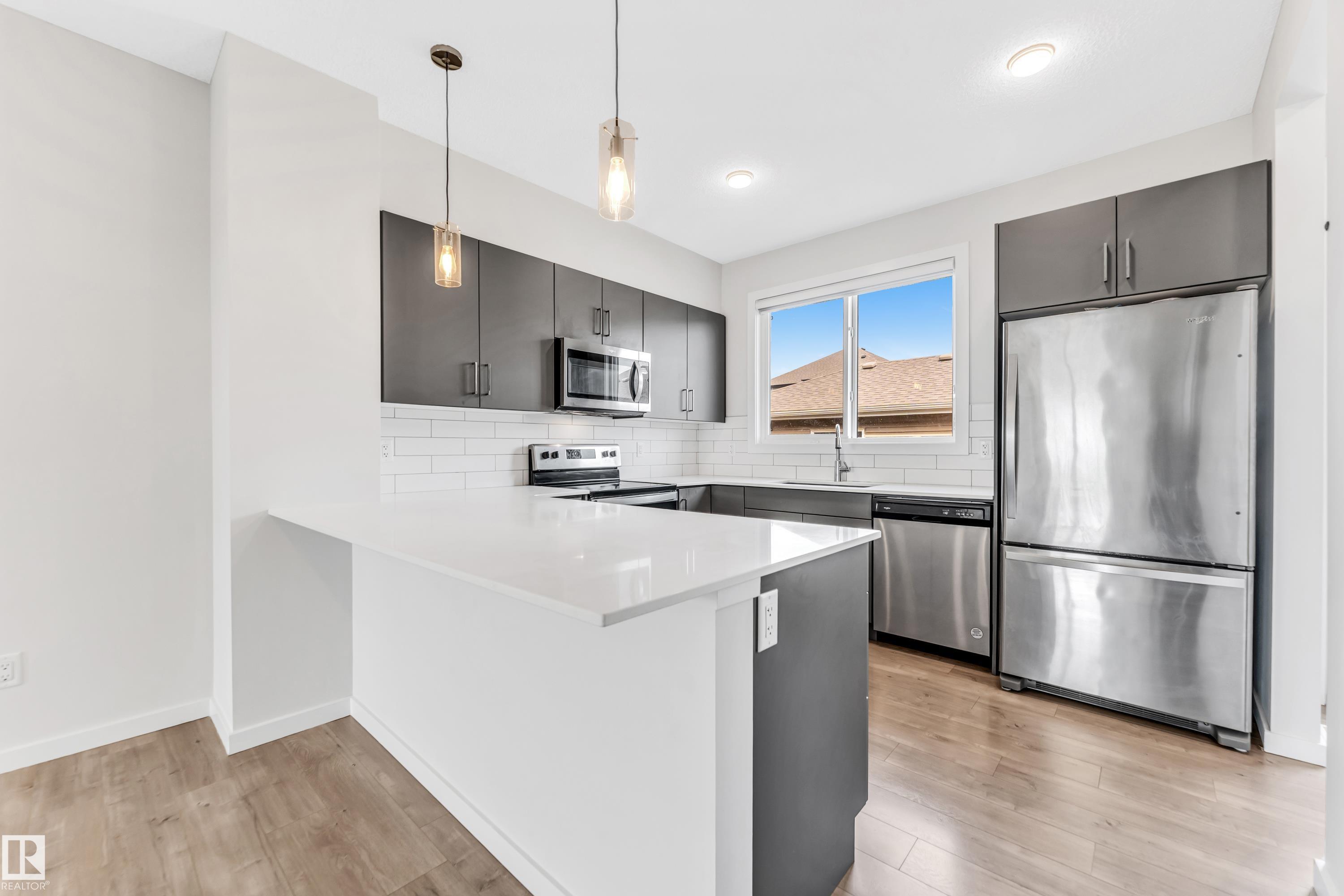2095 Maple Rd NW, Edmonton, AB T6T 2S8