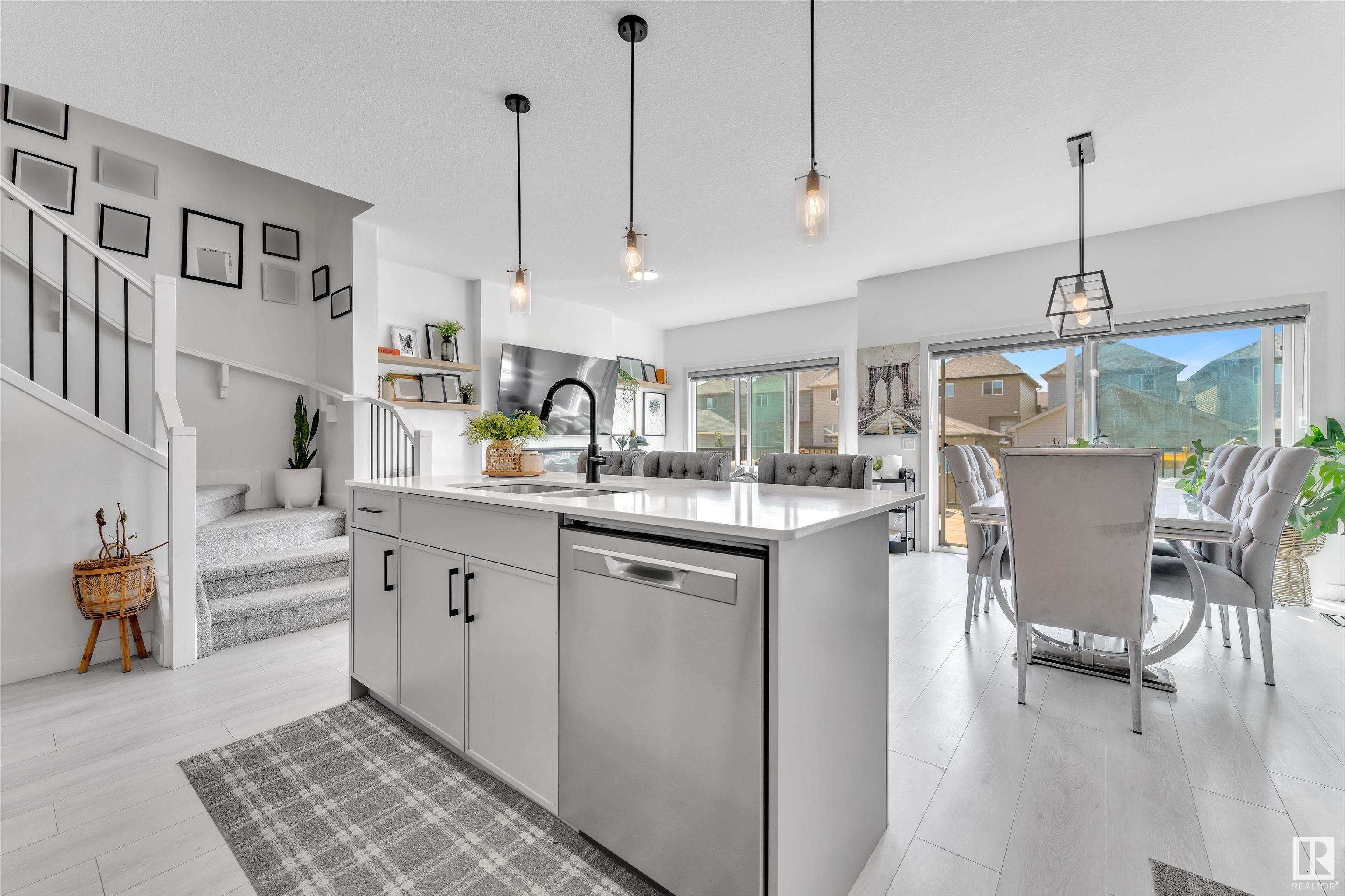 2890 Coughlan Green Dr SW, Edmonton, AB T6W 4B2