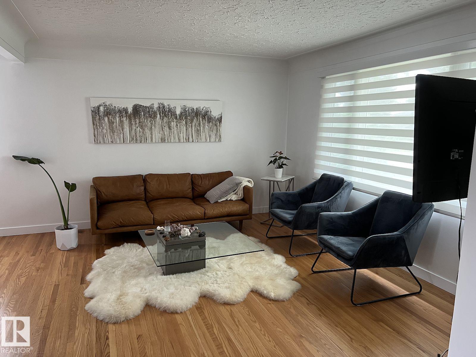 64 Av Nw Unit 8528 Ave, Edmonton, AB T6E 0H3