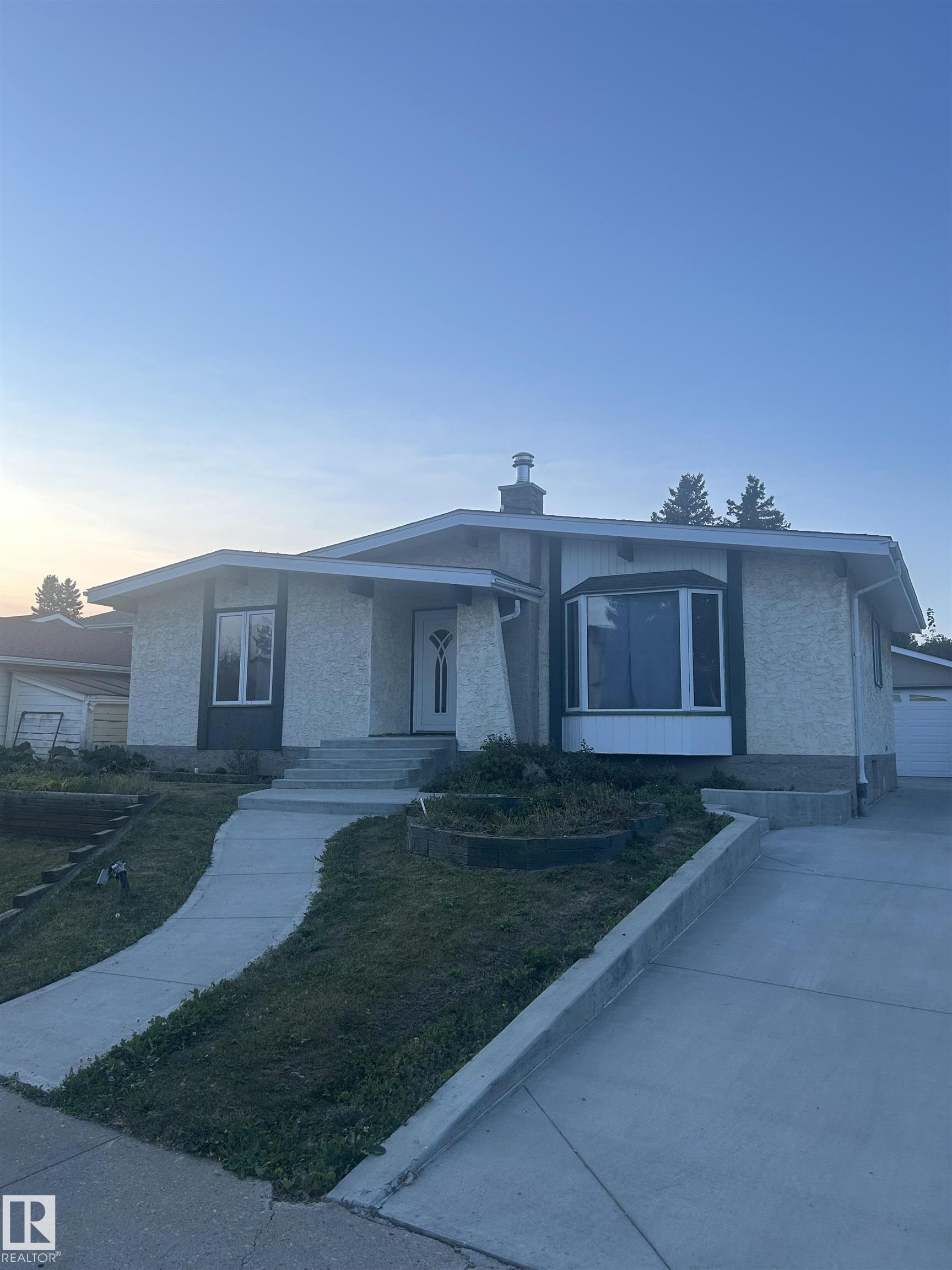 66 Av Nw Unit 18616 Ave, Edmonton, AB T5T 2M4
