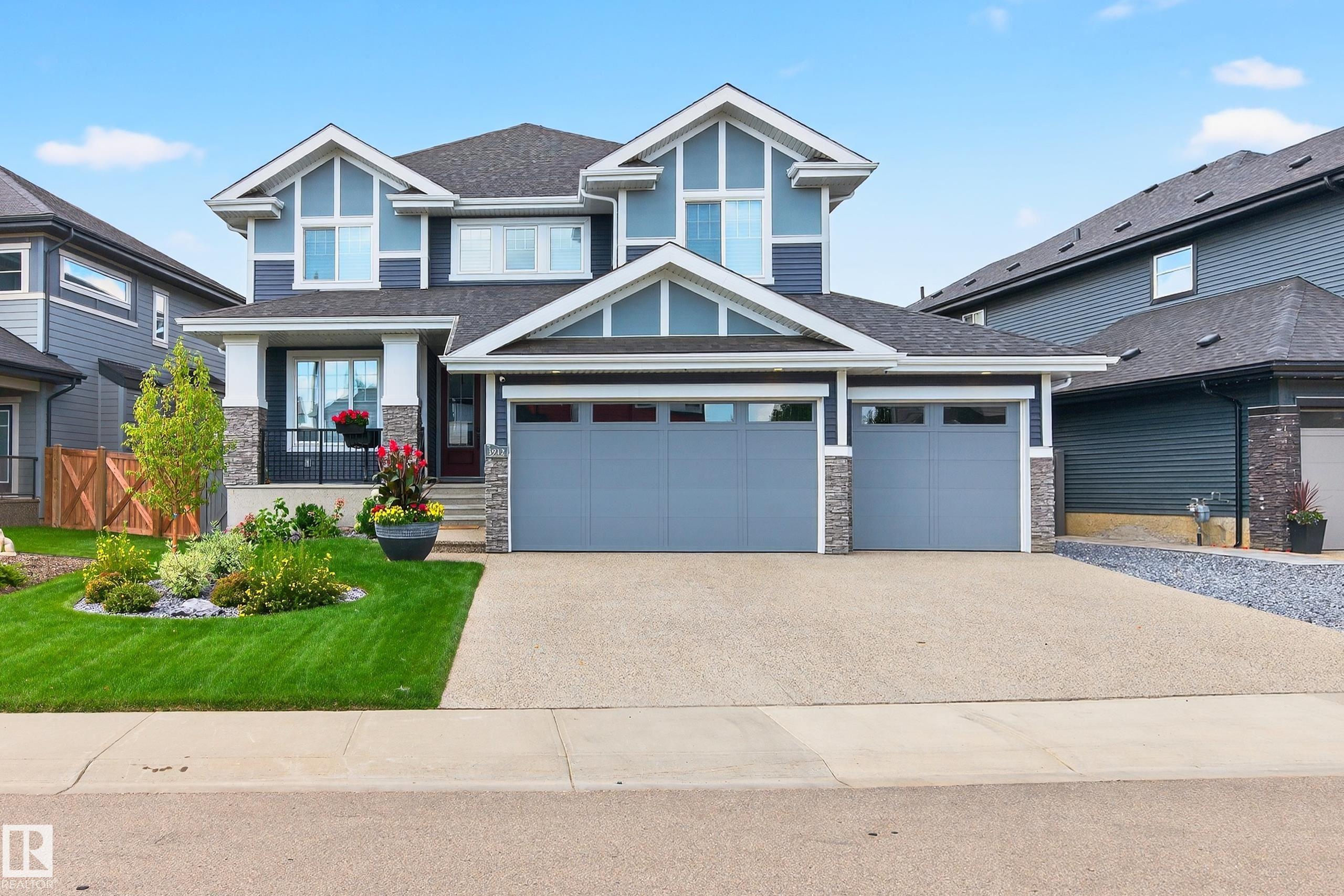 3912 Ginsburg Cr Cres NW, Edmonton, AB T5T 4V1
