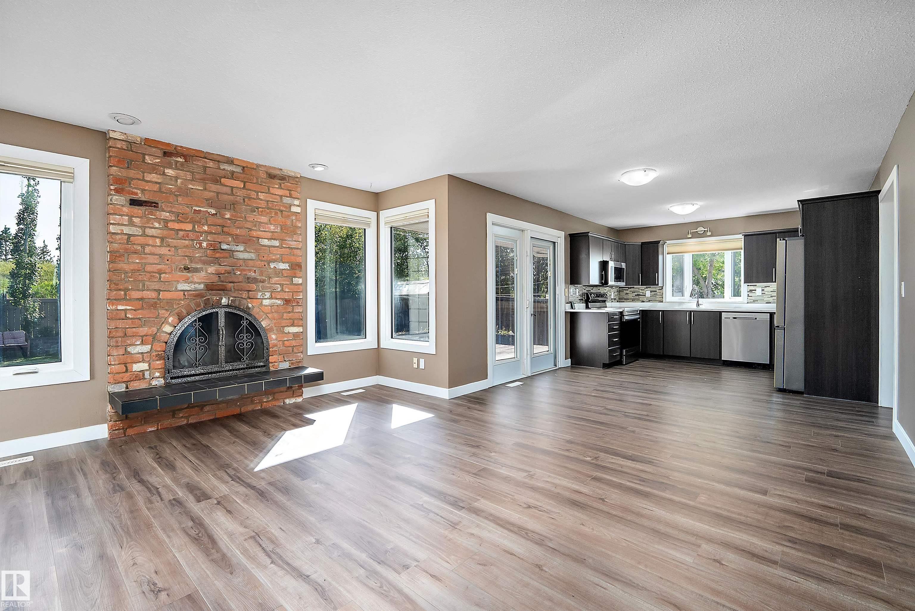 80 Av Nw Unit 18211 Ave, Edmonton, AB T5T 0V3