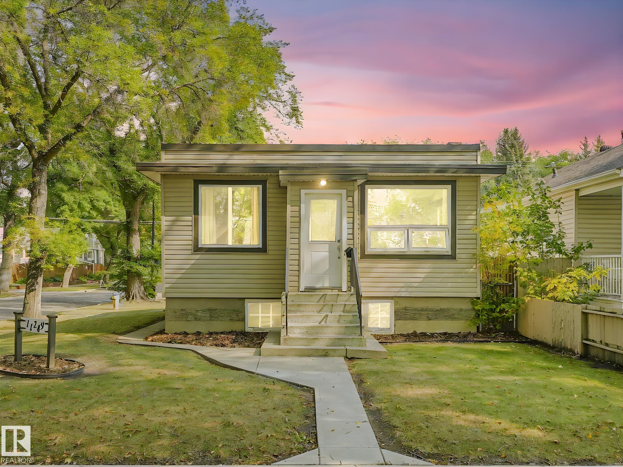 70 St Nw Unit 11249 St, Edmonton, AB T5B 1T1