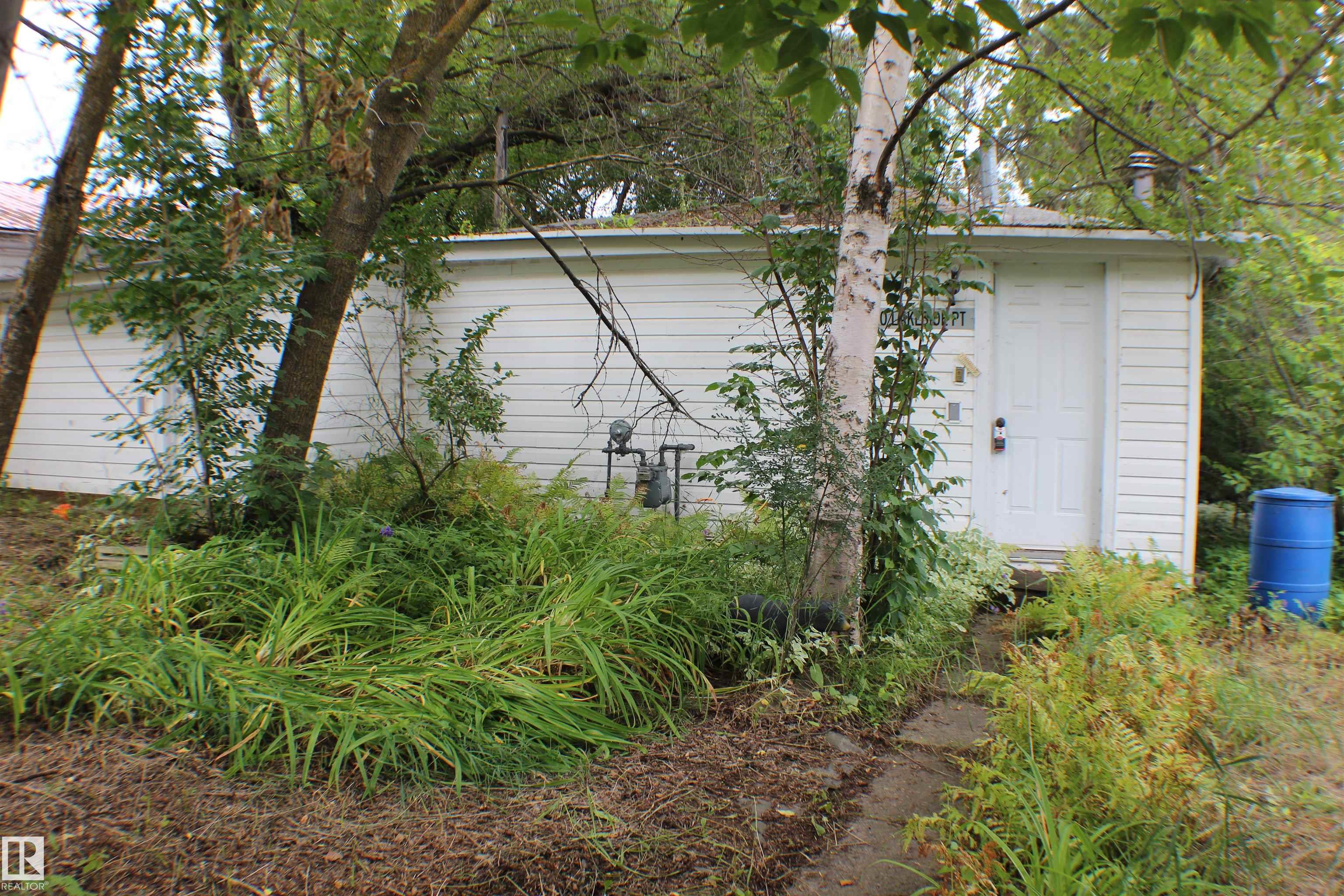 620 Lakeside Pt, Spring Lake, AB T7Z 2T5