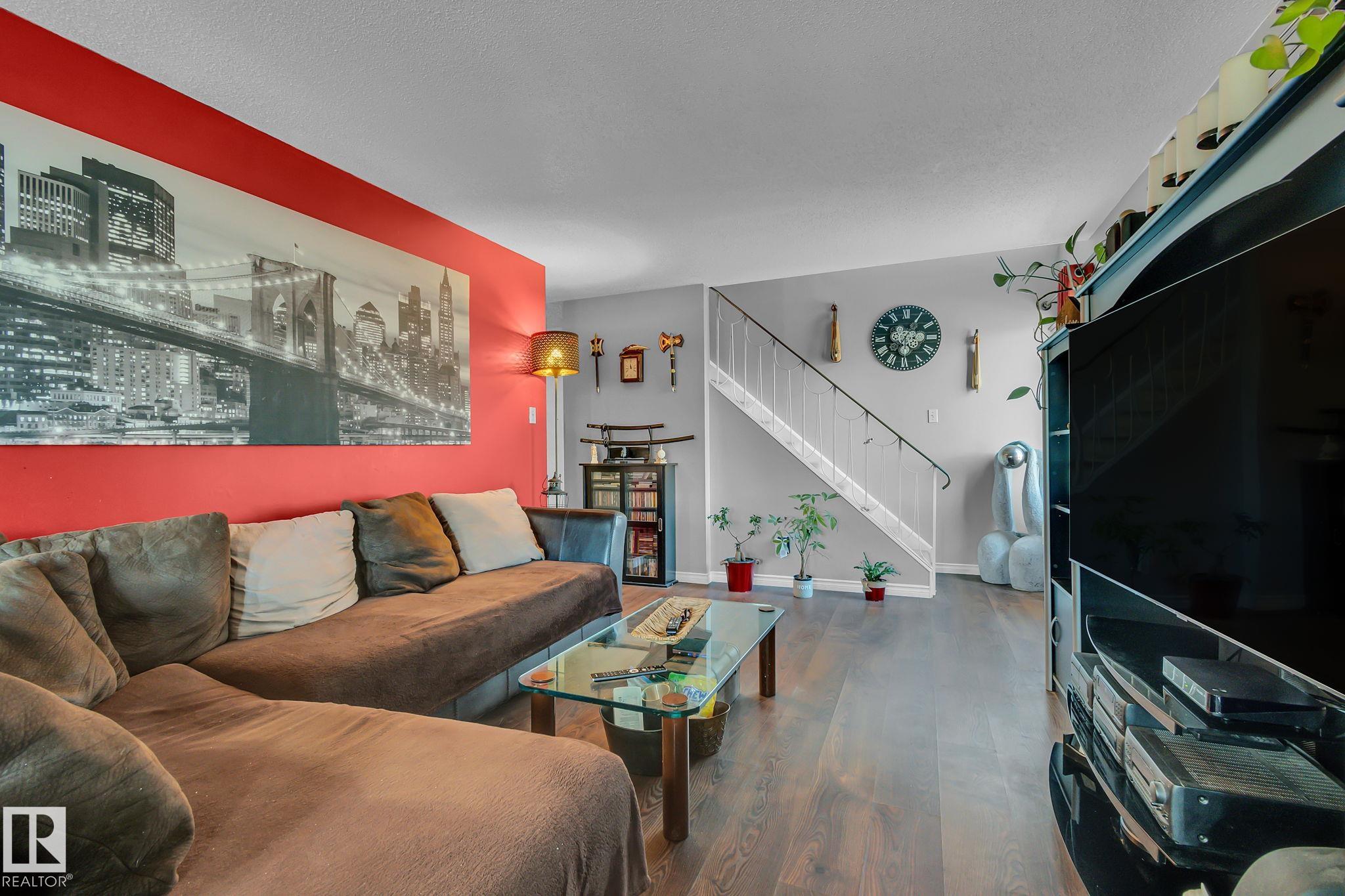 7805 159 Street Northwest #202, Edmonton, AB T5R 2E1