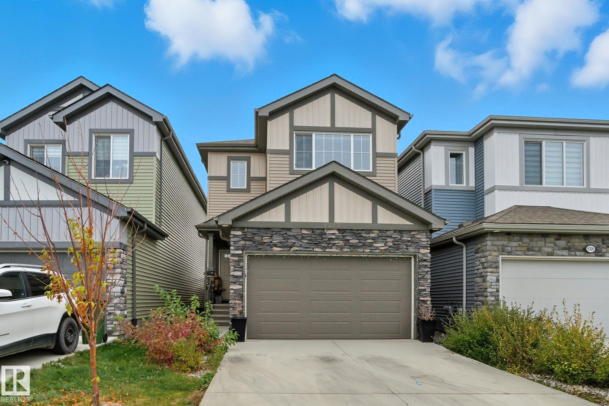 9307 Pear Link SW, Edmonton, AB T6X 2N8
