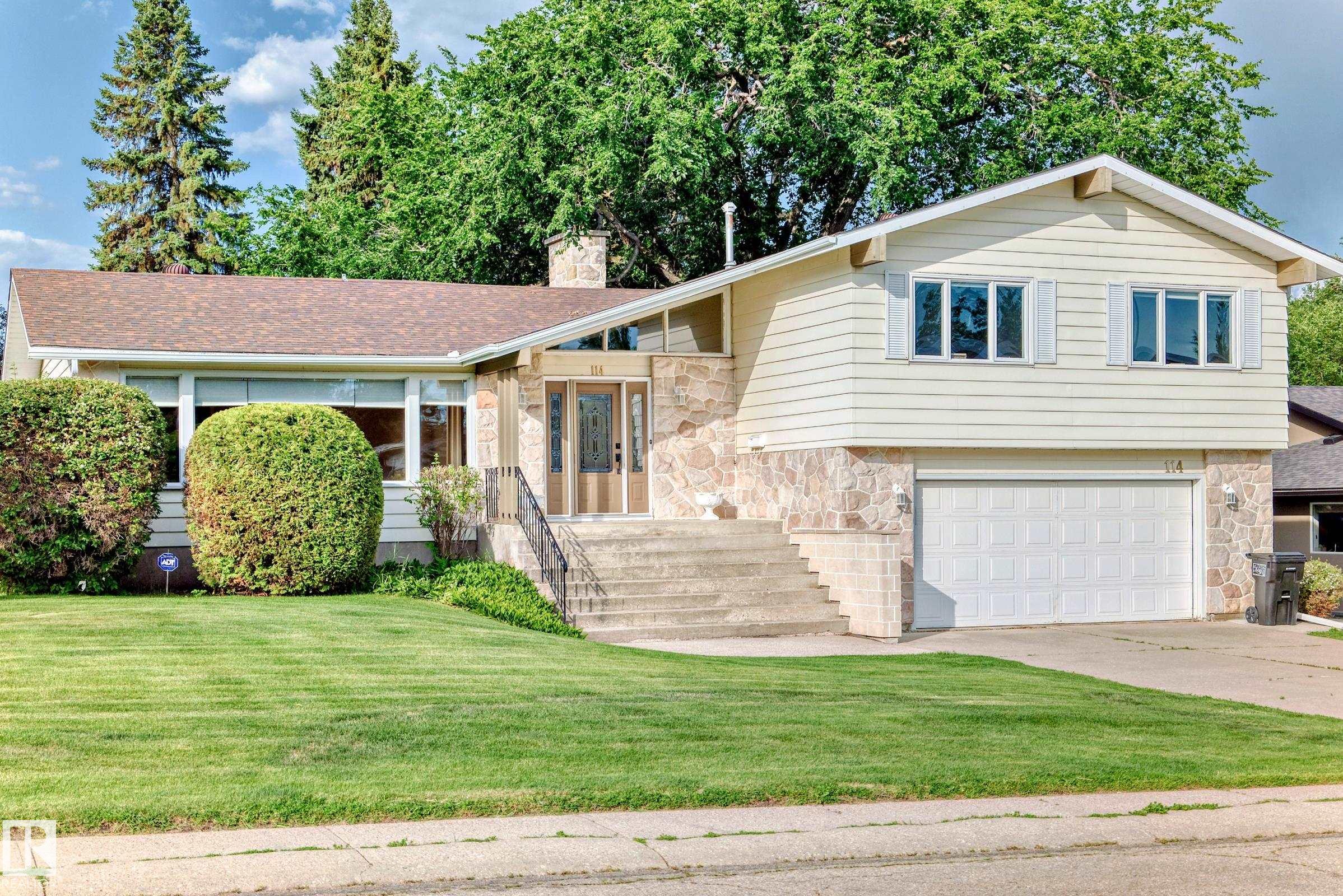 114 Fairway Dr NW, Edmonton, AB T6J 2C5