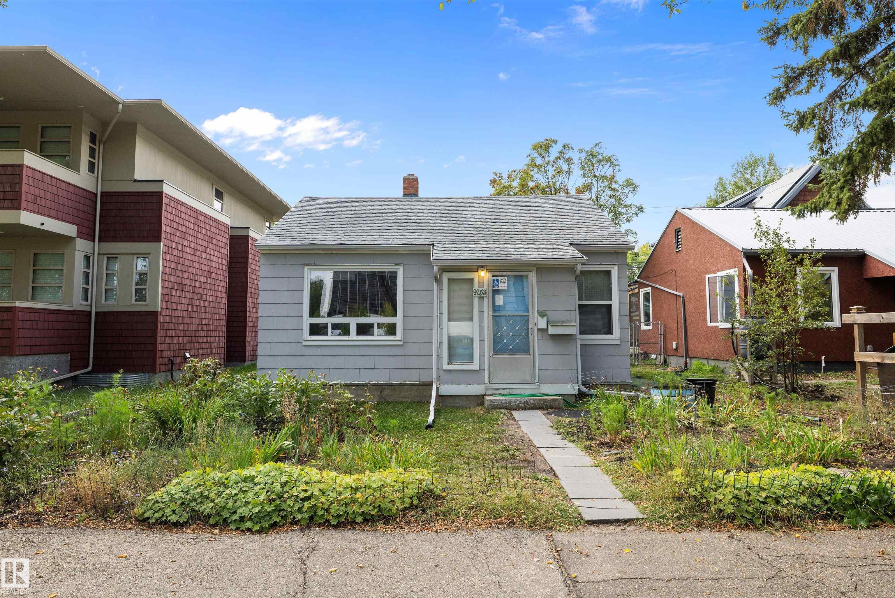 79 Av Nw Unit 9753 Ave, Edmonton, AB T6E 1P9