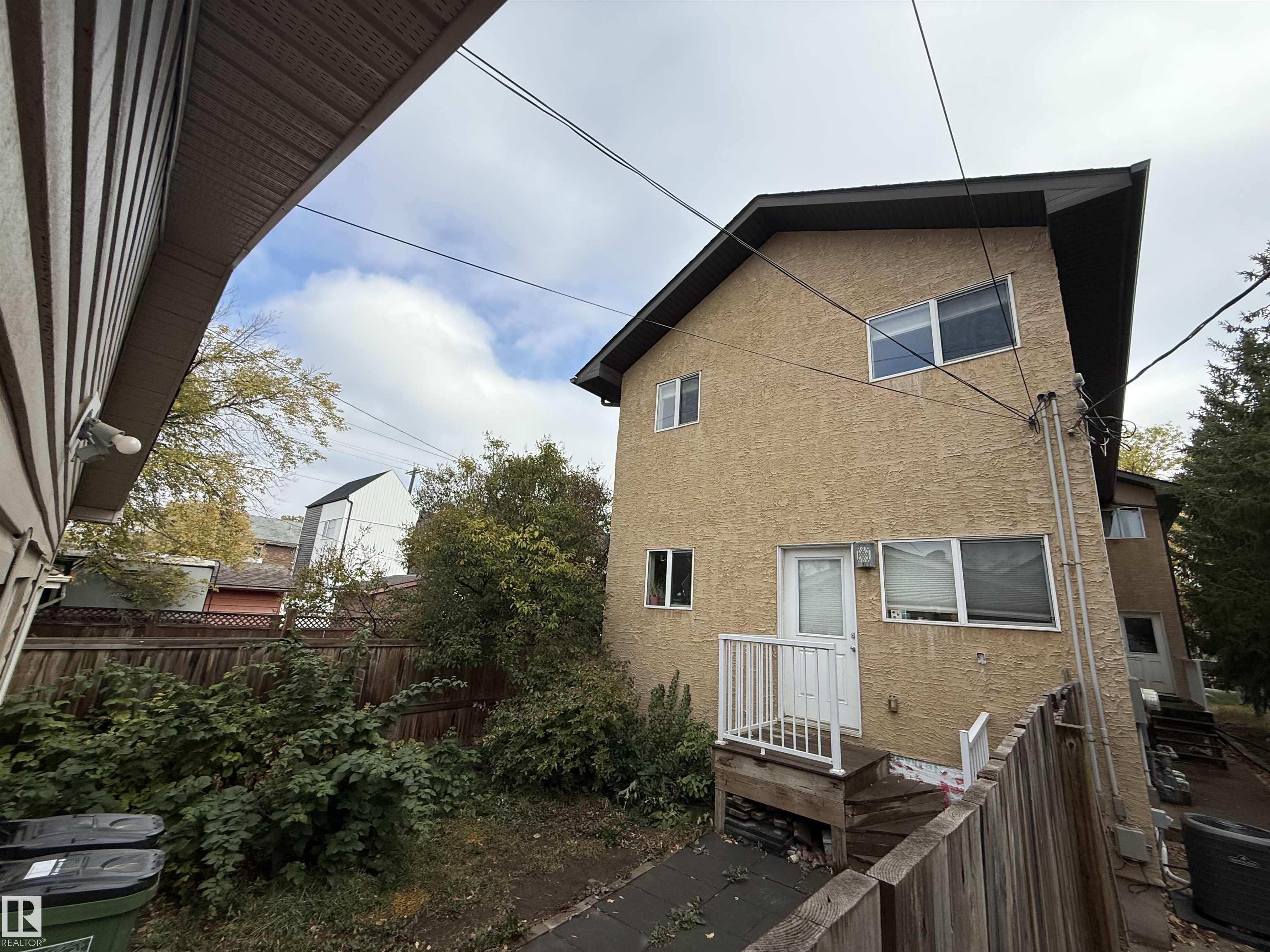 97 St Nw Unit 11438 St, Edmonton, AB T5G 1X5