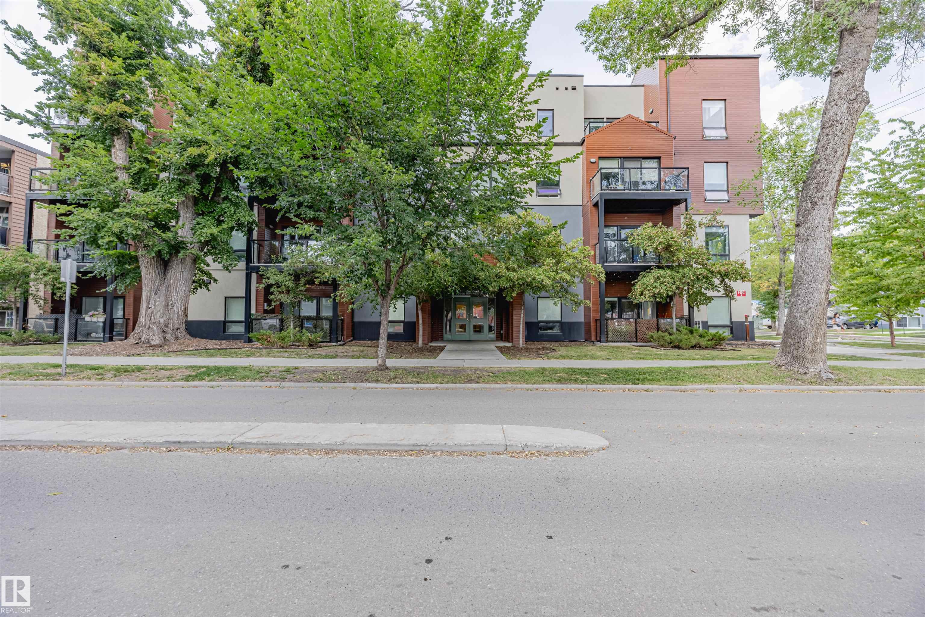 10006 83 Avenue Northwest #204, Edmonton, AB T6E 2C2