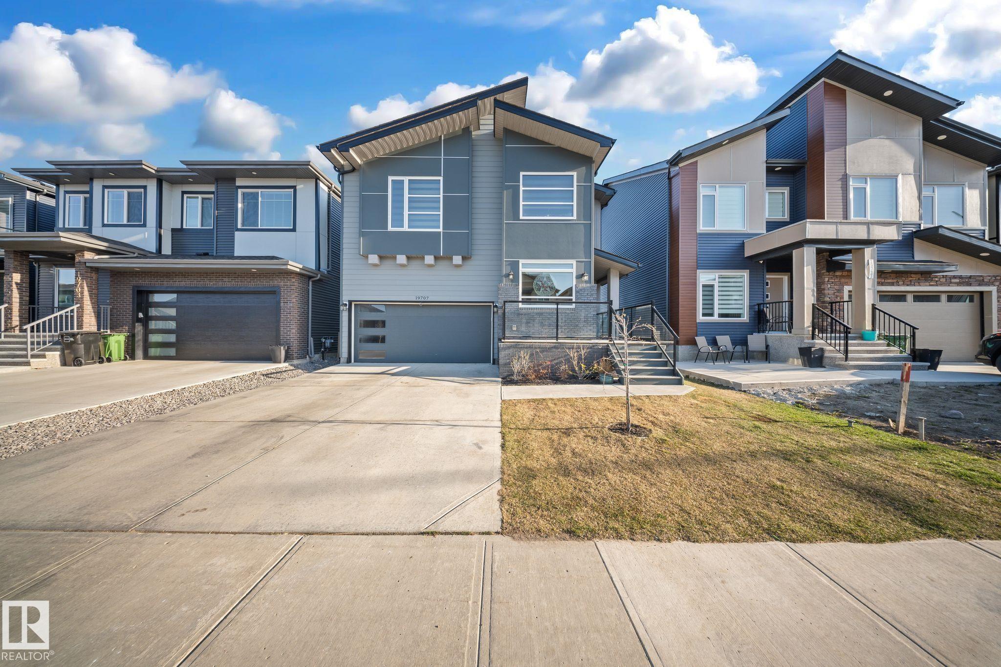 26 Av Nw Unit 19707 Ave, Edmonton, AB T6M 0X5