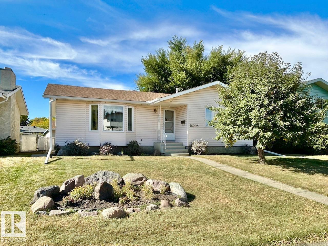 58 St Nw Unit 15208 St, Edmonton, AB T5A 2M2
