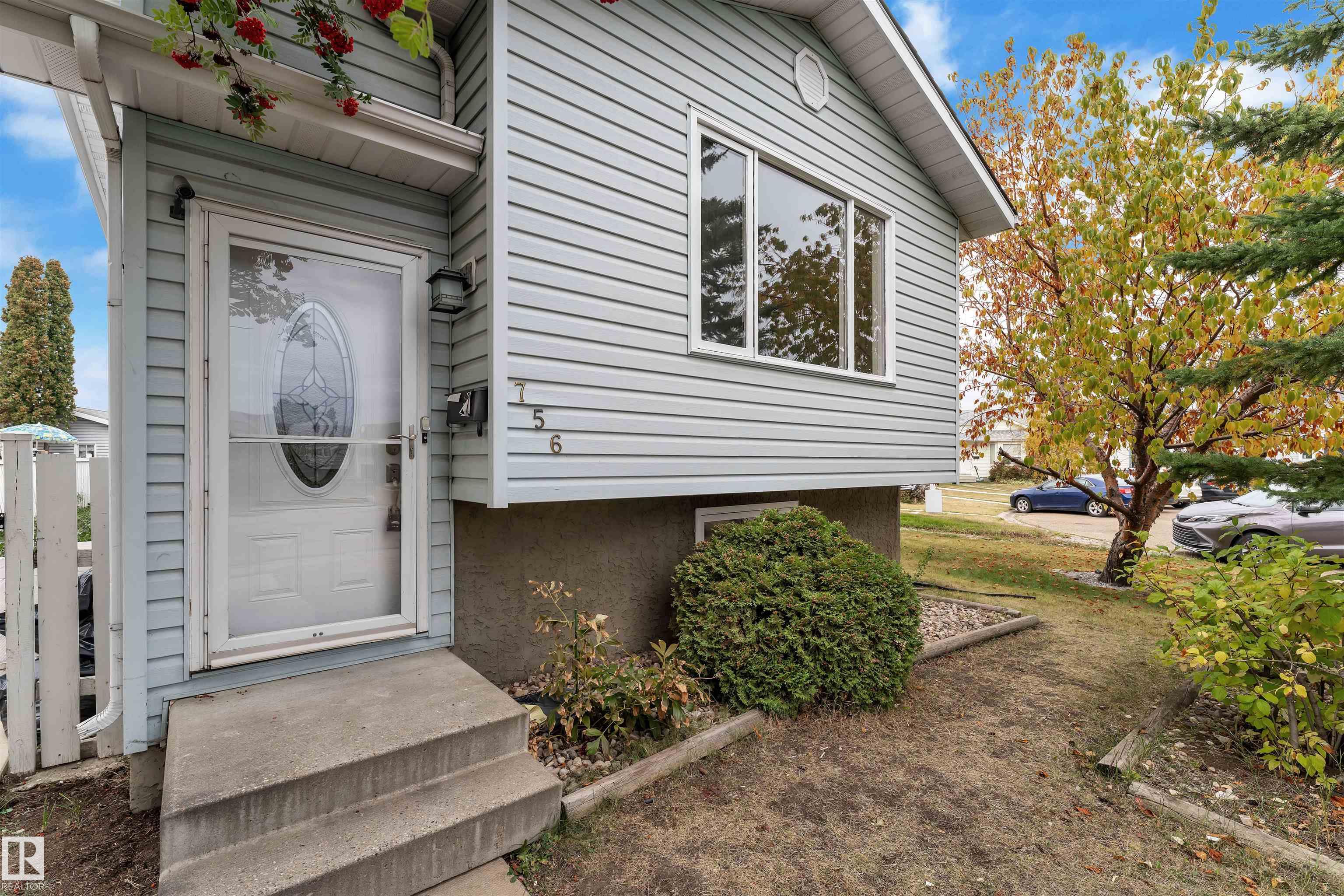 756 Johns Rd NW, Edmonton, AB T6L 6P2